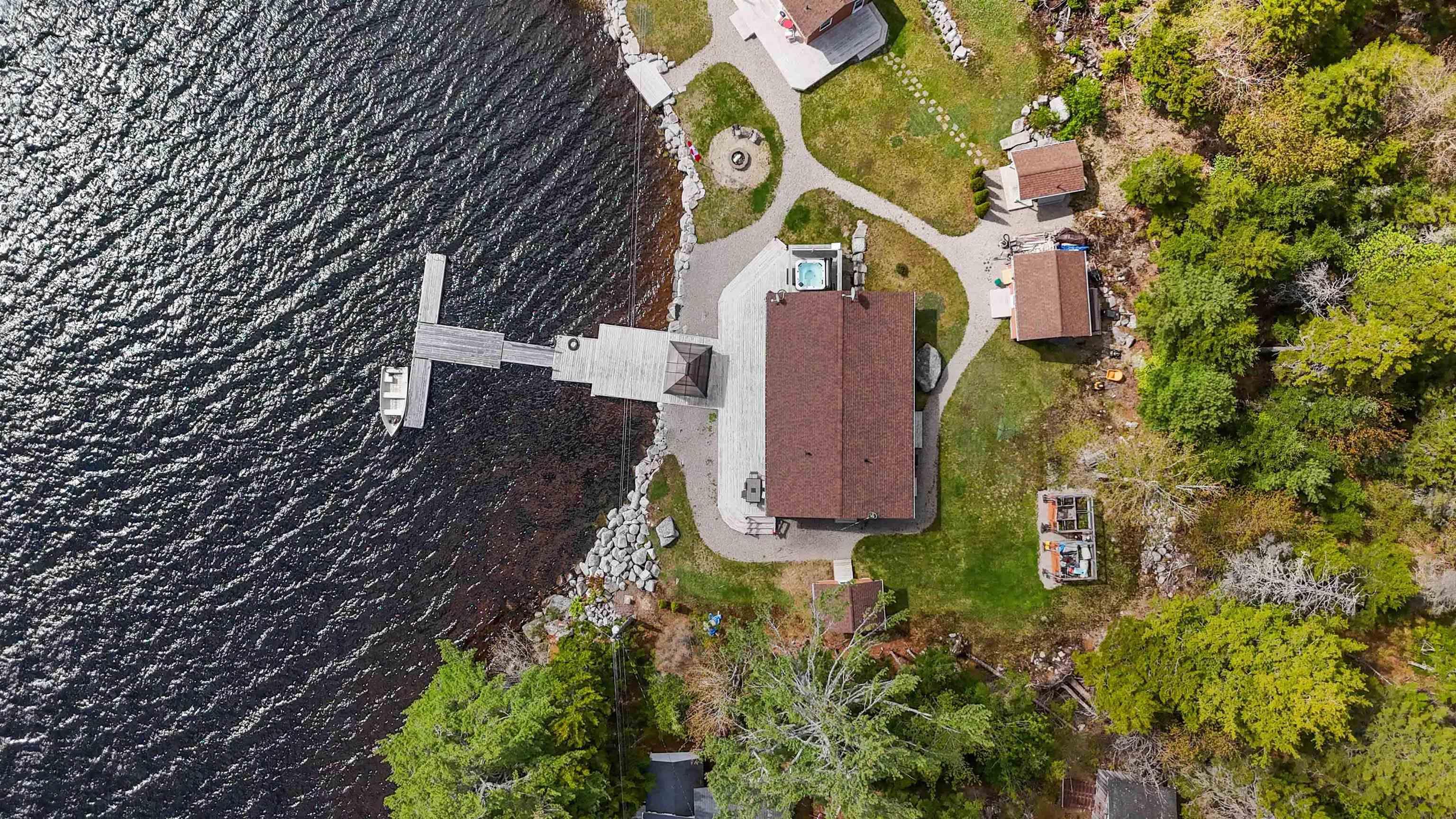 $549,900.00: 815 Dauphinees Mill Lake Water A, Hubbards