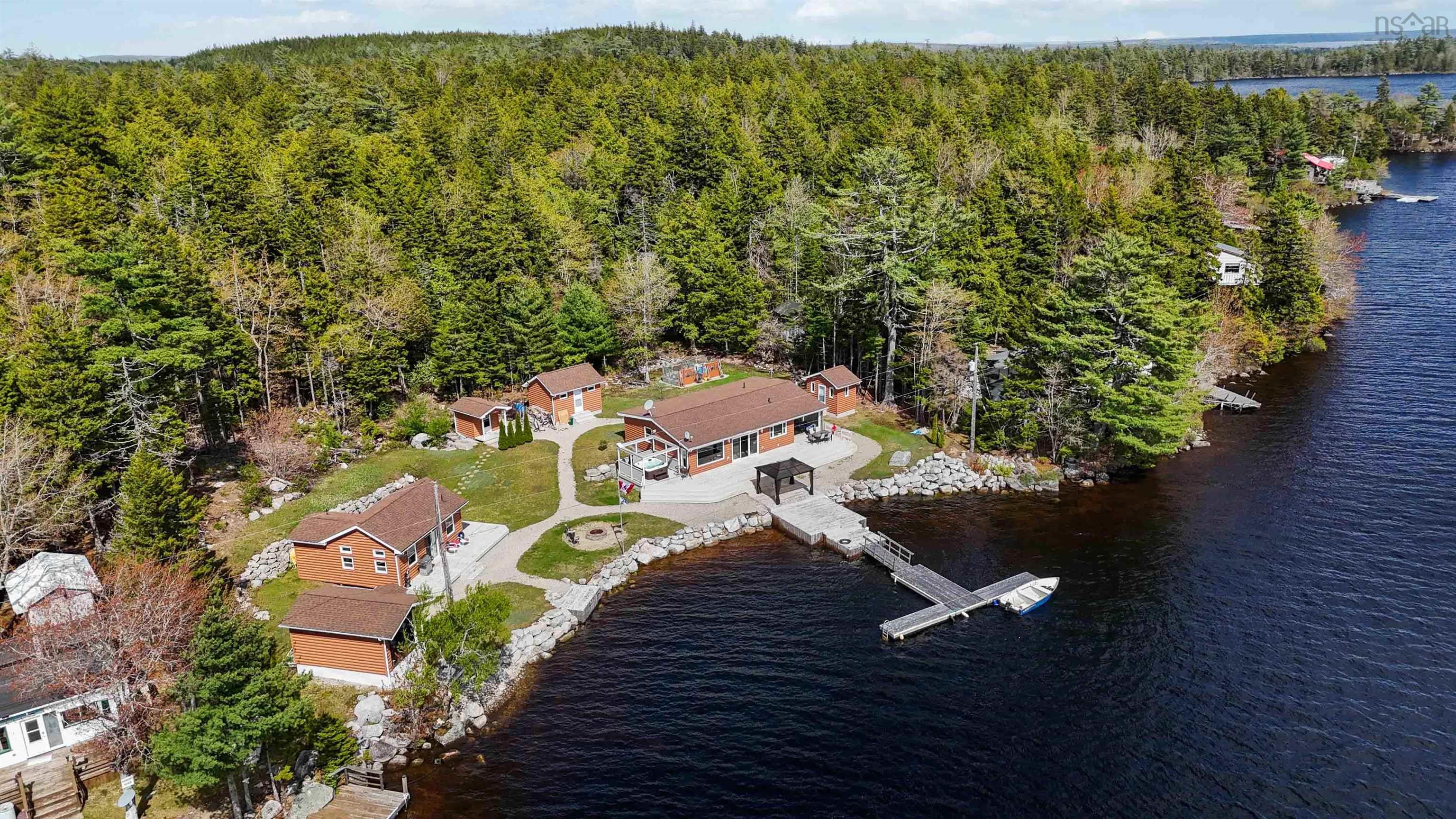 $549,900.00: 815 Dauphinees Mill Lake Water A, Hubbards