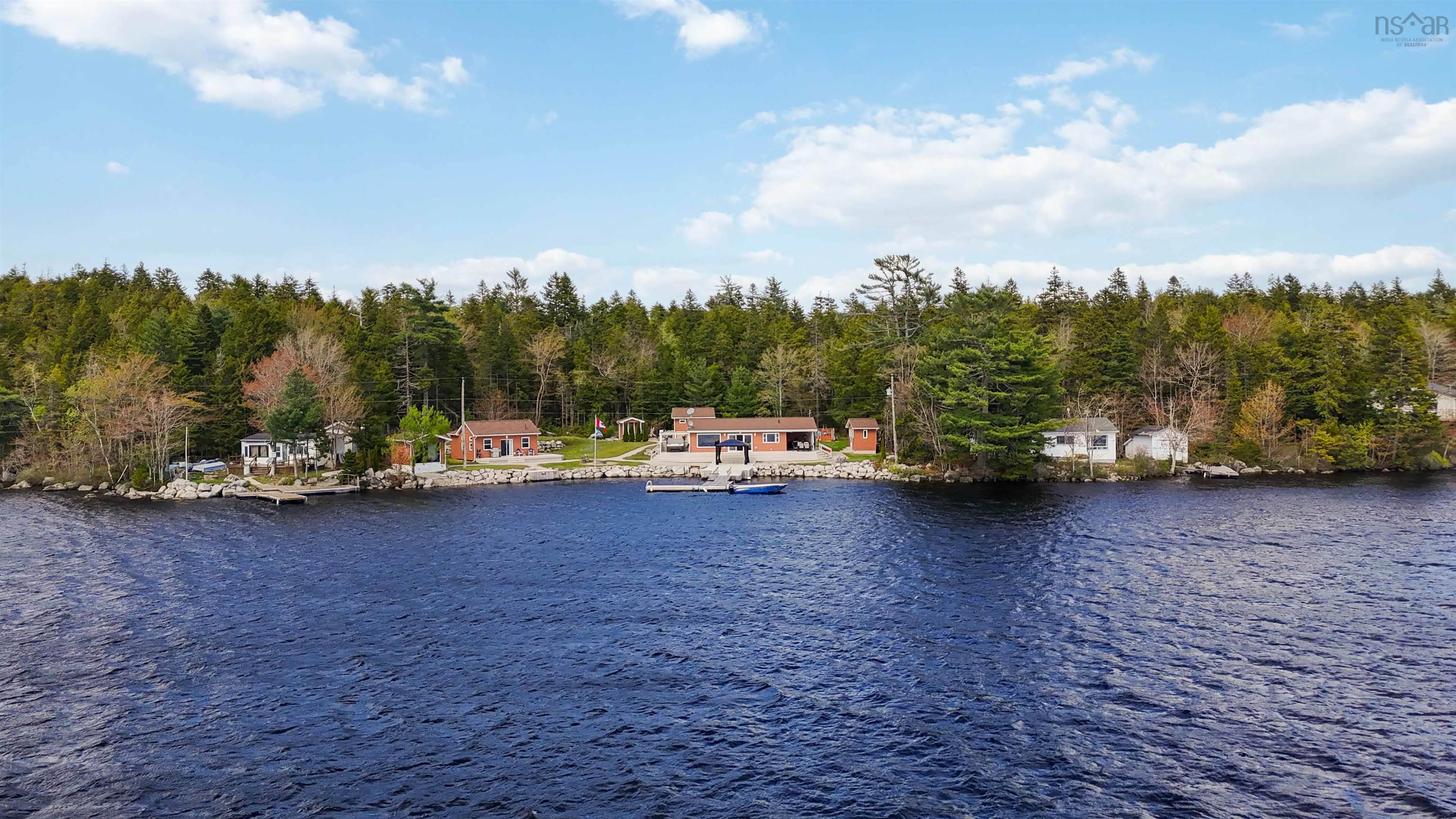 $549,900.00: 815 Dauphinees Mill Lake Water A, Hubbards