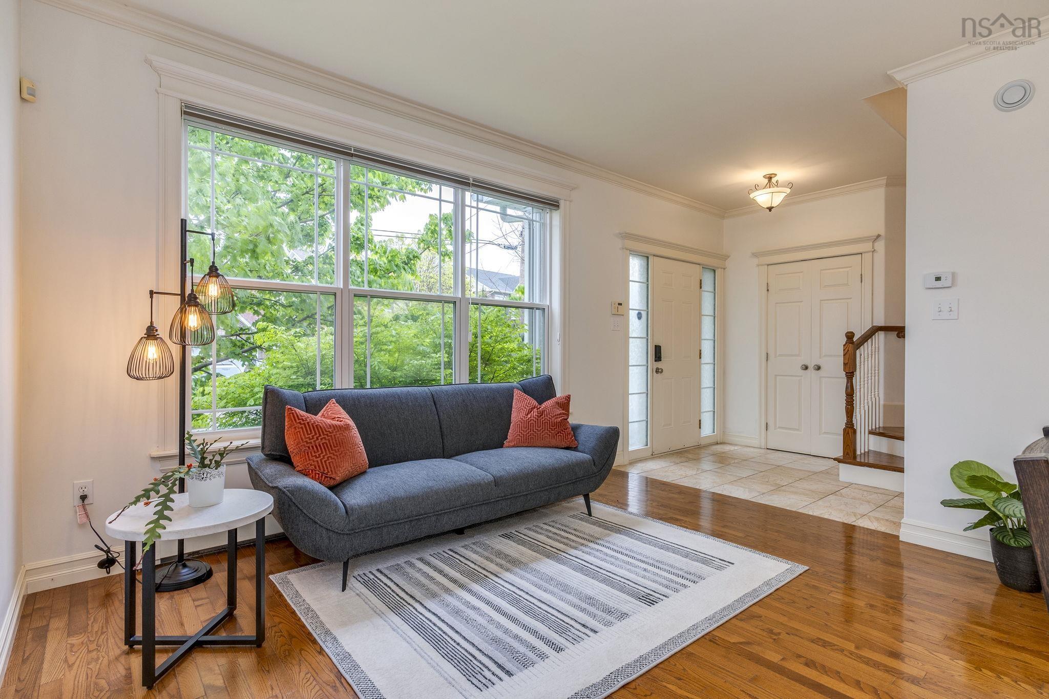 $869,900.00: 15 Kingsbury Way, Bedford
