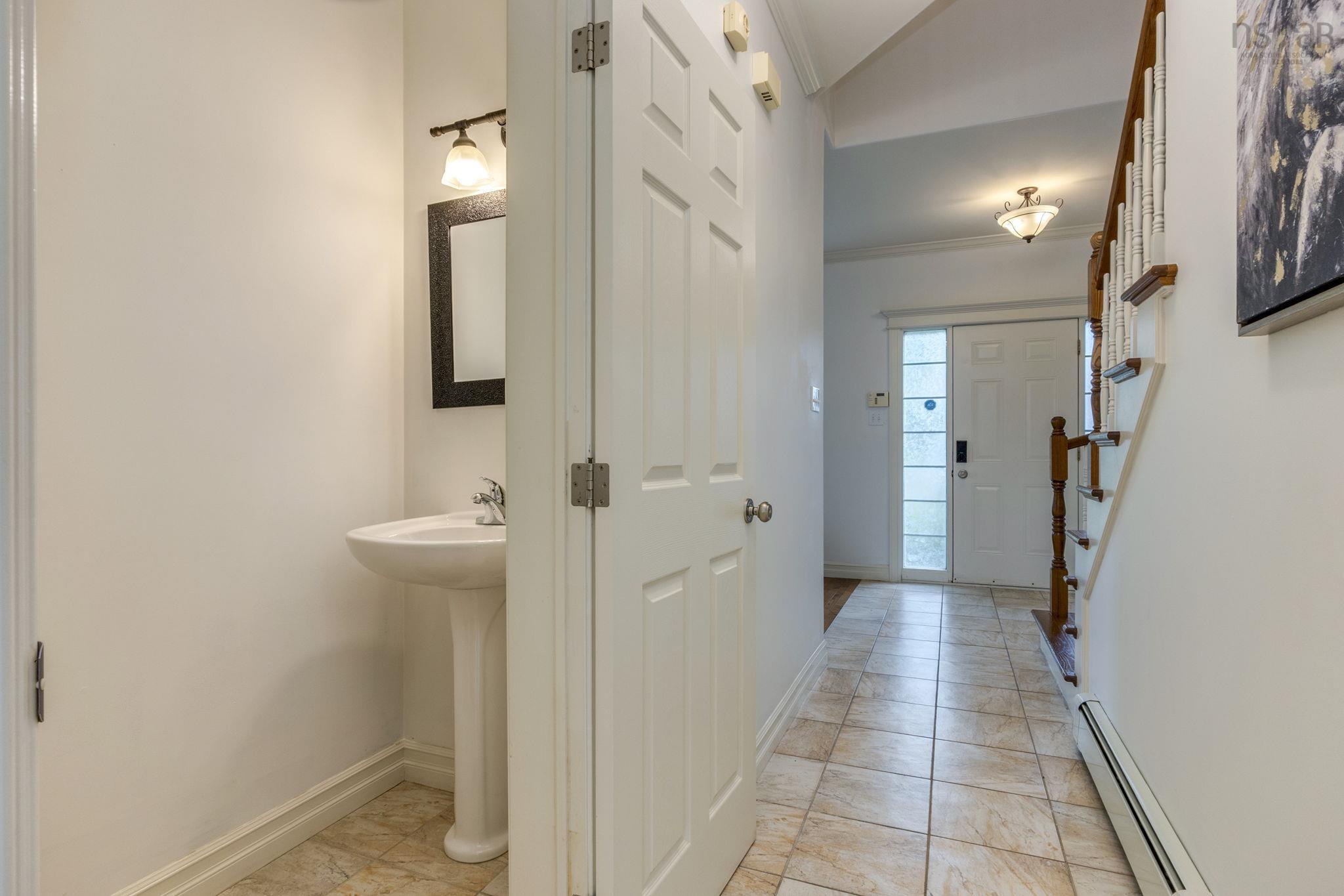 $869,900.00: 15 Kingsbury Way, Bedford