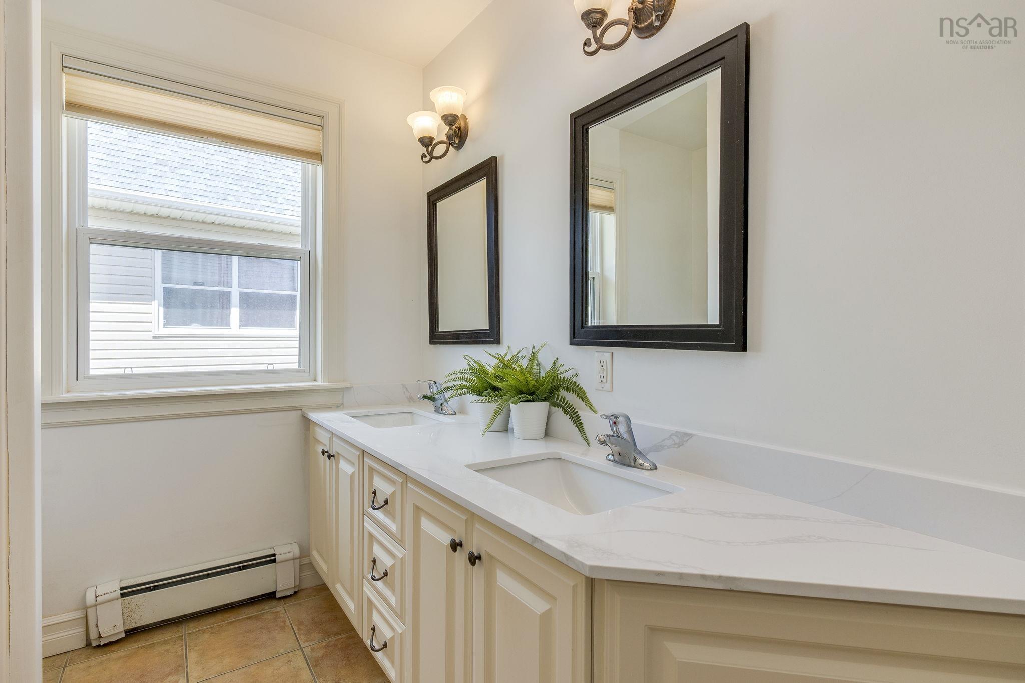 15 Kingsbury Way, Bedford, NS (MLS 202612779)