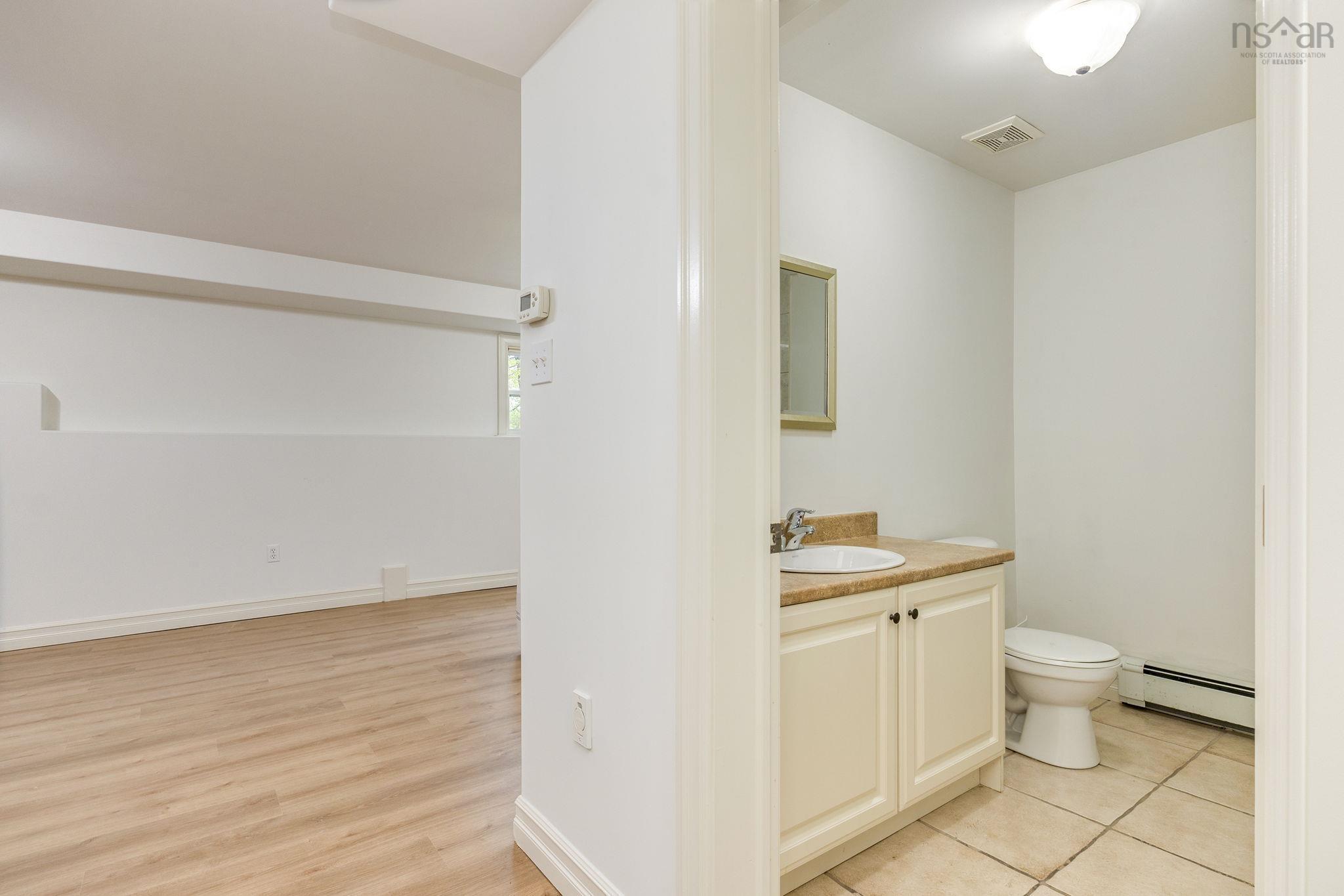 $869,900.00: 15 Kingsbury Way, Bedford