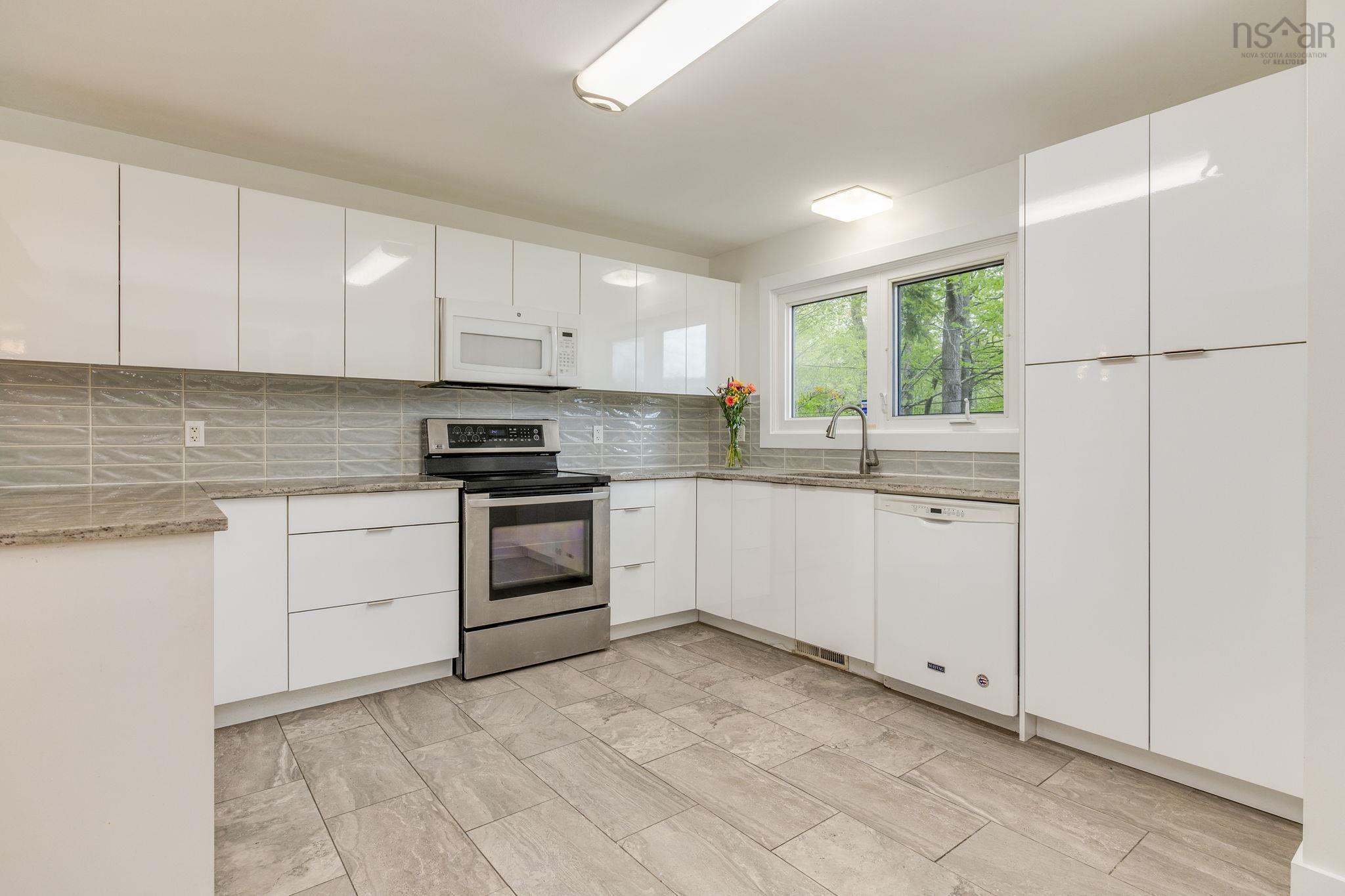 $598,988.00: 33 Southill Drive, Clayton Park