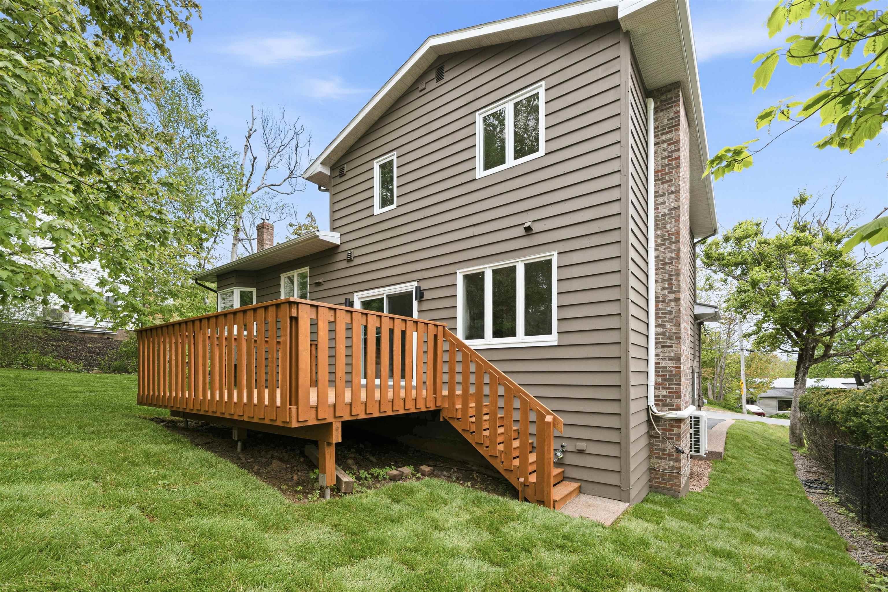 $889,900.00: 12 Broadholme Lane, Halifax