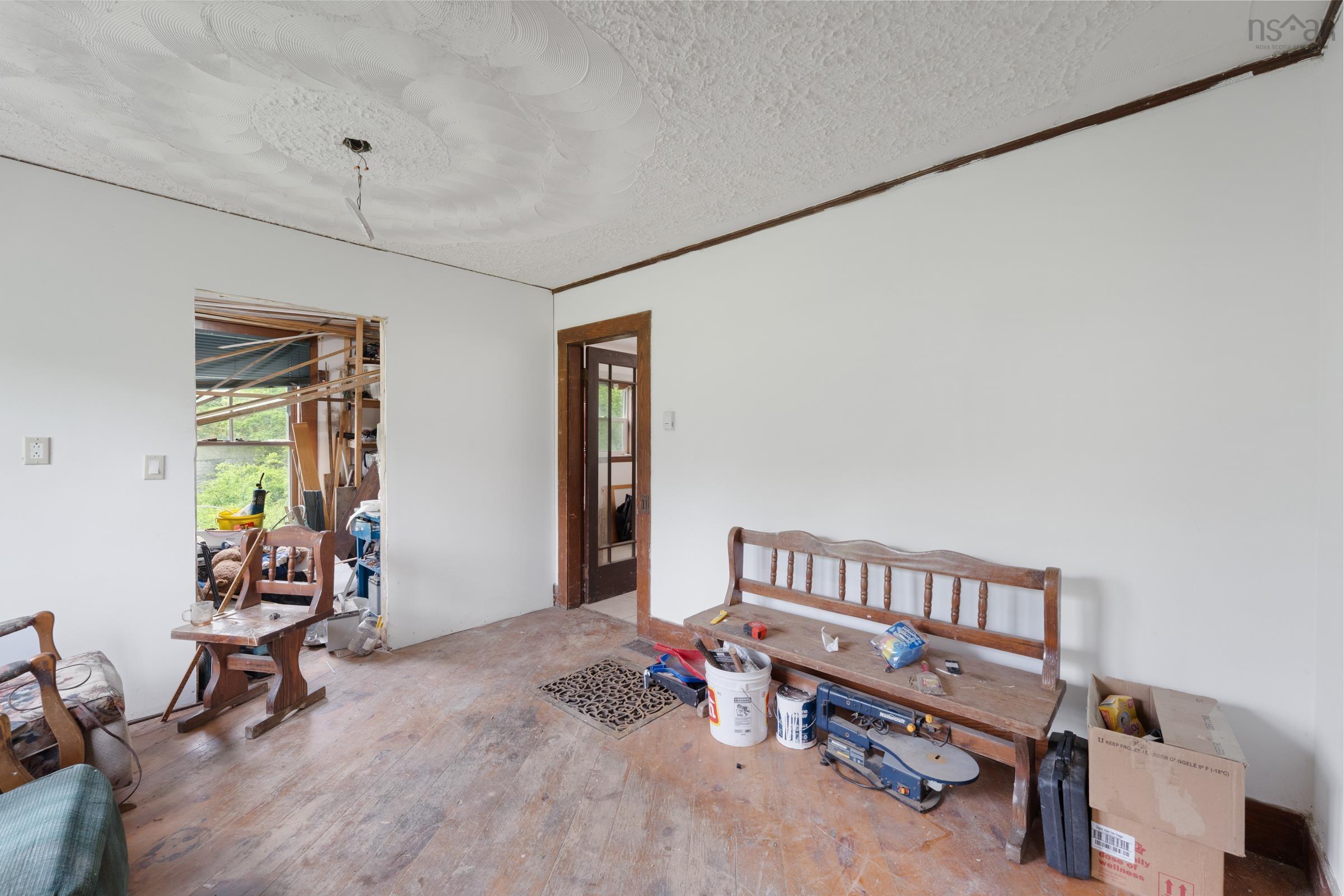 $177,900.00: 9596 Highway 8, Caledonia