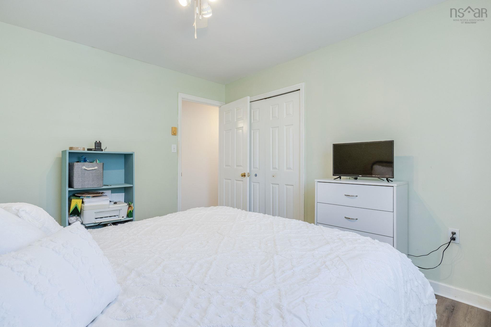 $270,000.00: 5 Maplewood Lane, Kingston