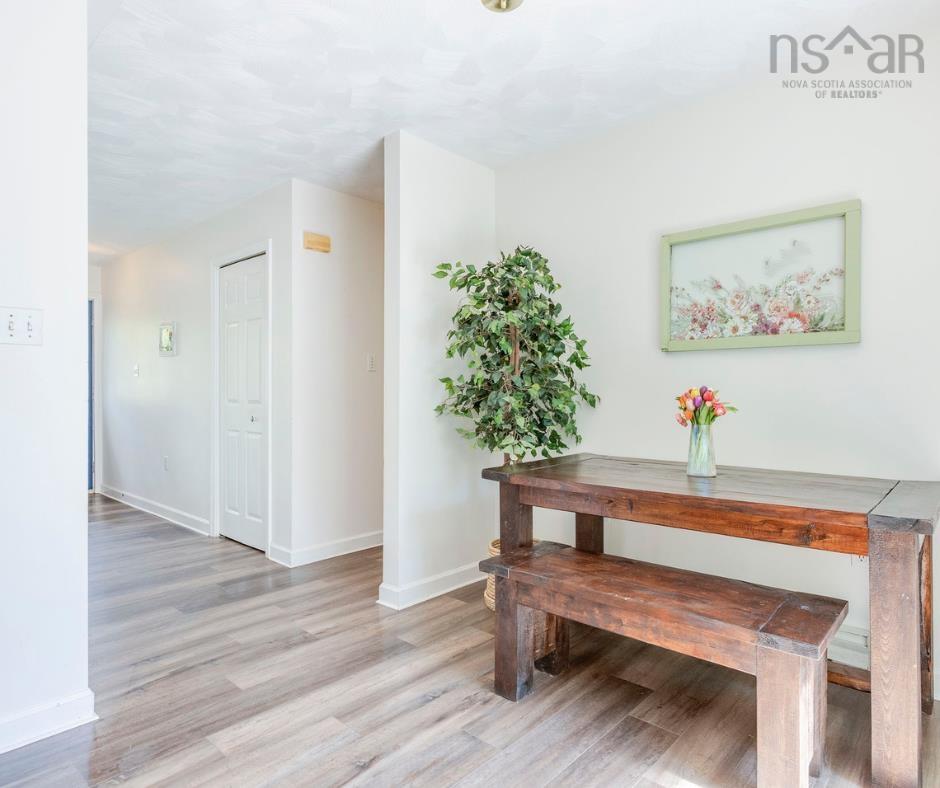 $270,000.00: 5 Maplewood Lane, Kingston