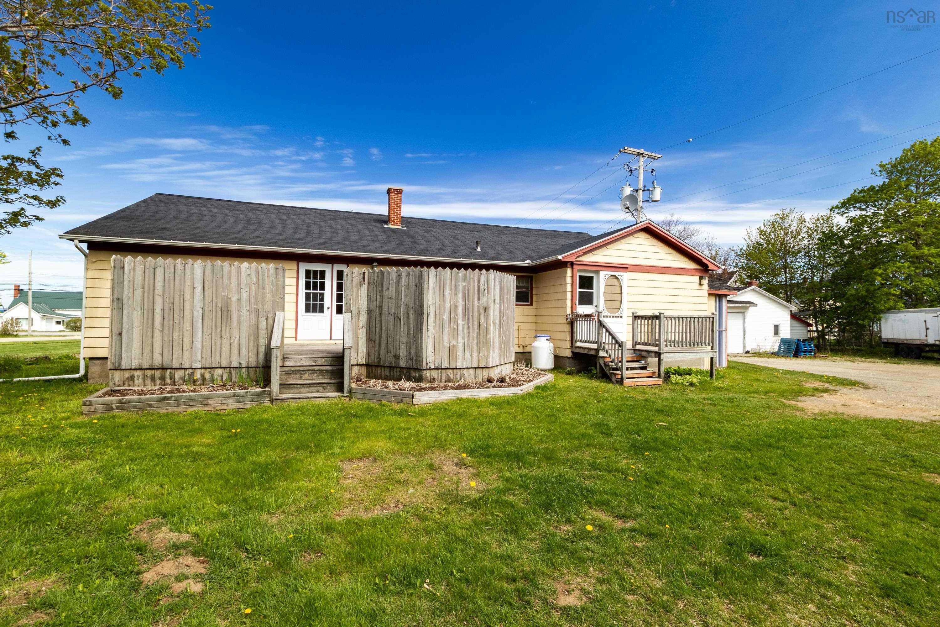 $279,000.00: 8370 Highway 1, Meteghan