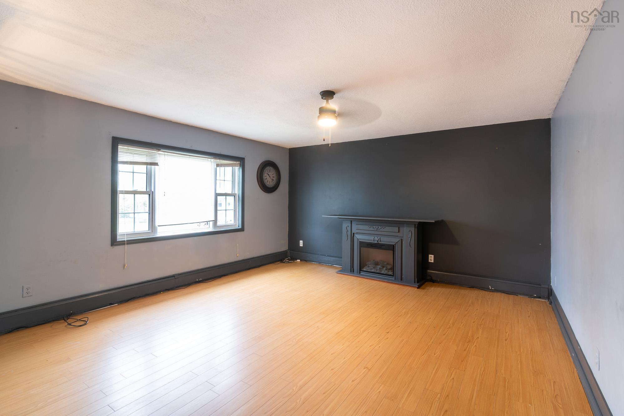 $259,900.00: 49 Hill Street, Amherst