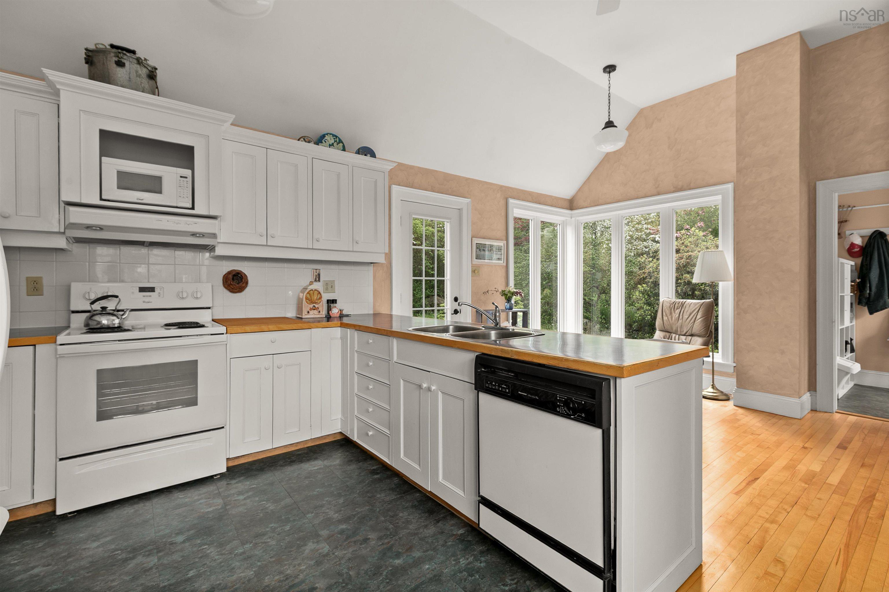 10317 St Margarets Bay Road, Hubbards, NS (MLS 202612866)