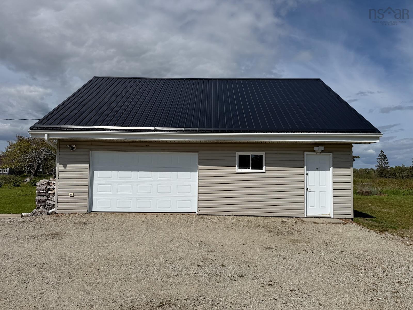 $499,900.00: 3160 Main Shore Road, Port Maitland