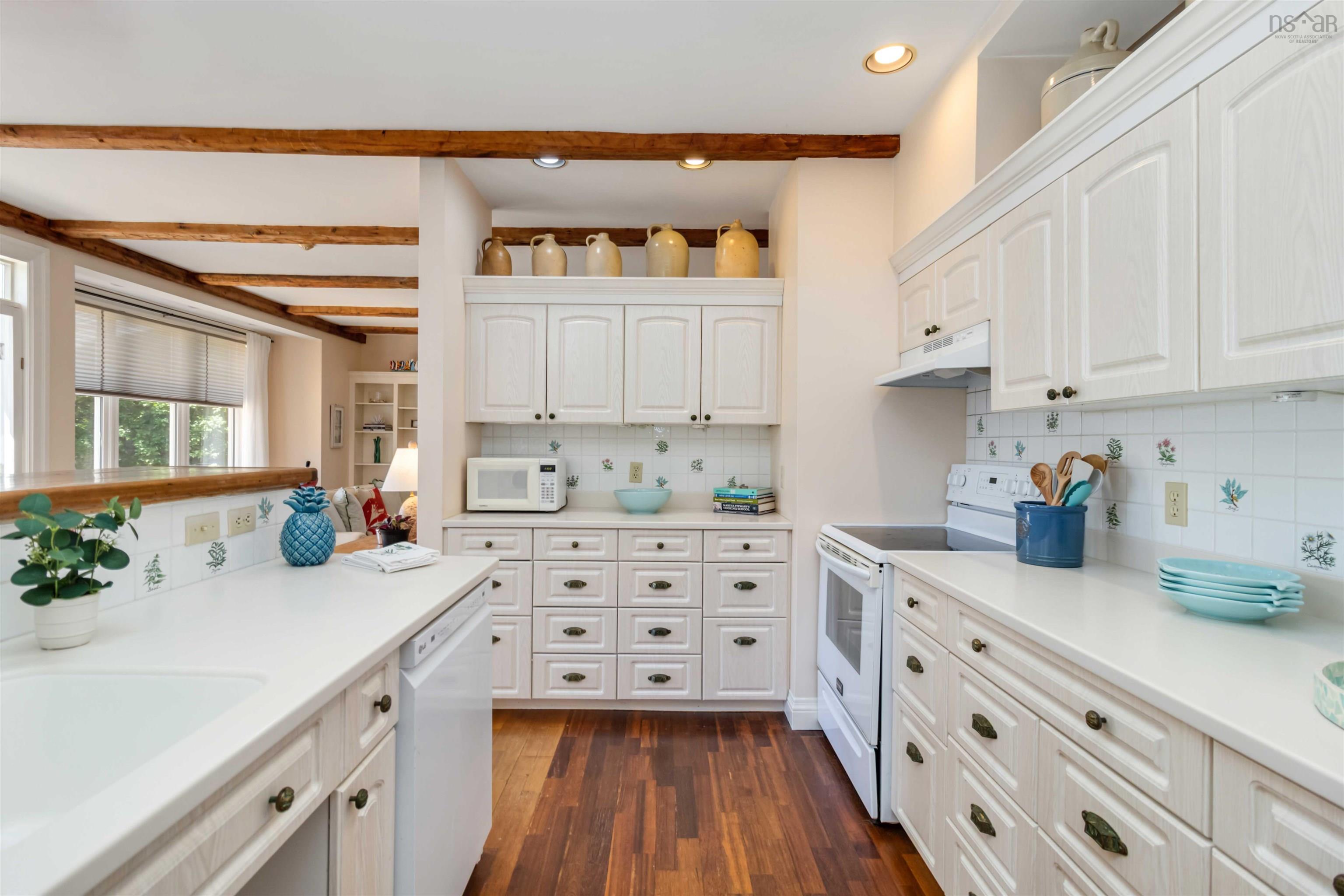 $1,600,000.00: 626 Sleepy Hollow Road, Oakland