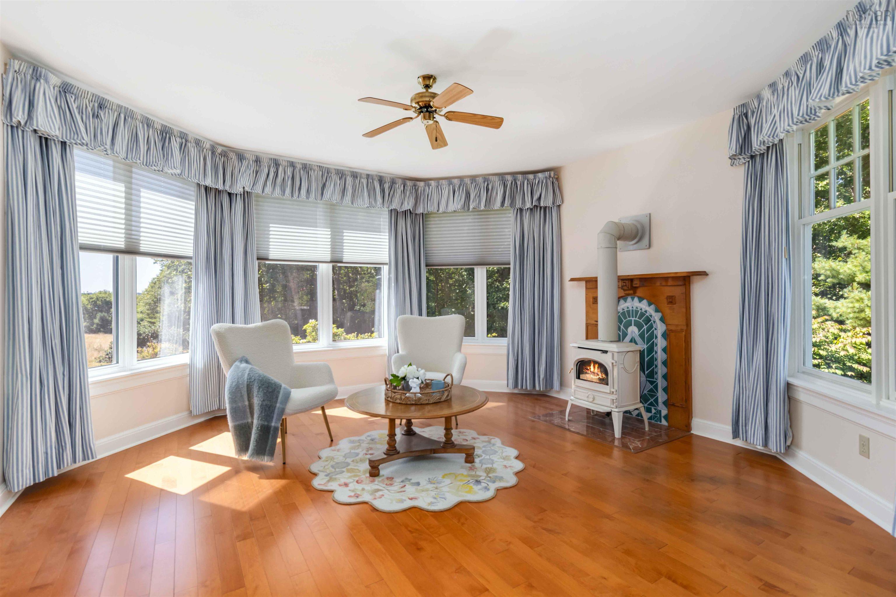 $1,600,000.00: 626 Sleepy Hollow Road, Oakland
