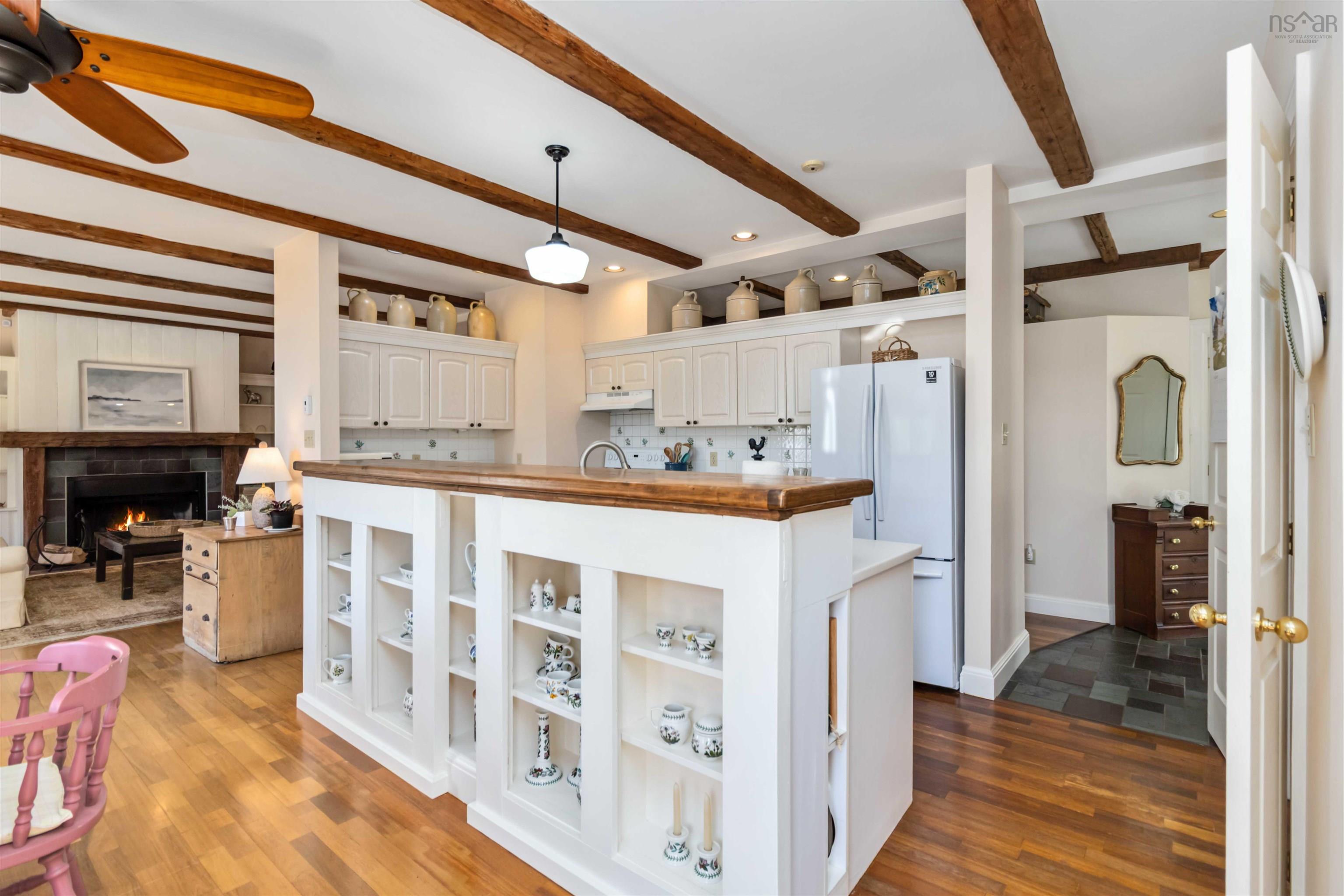 $1,600,000.00: 626 Sleepy Hollow Road, Oakland