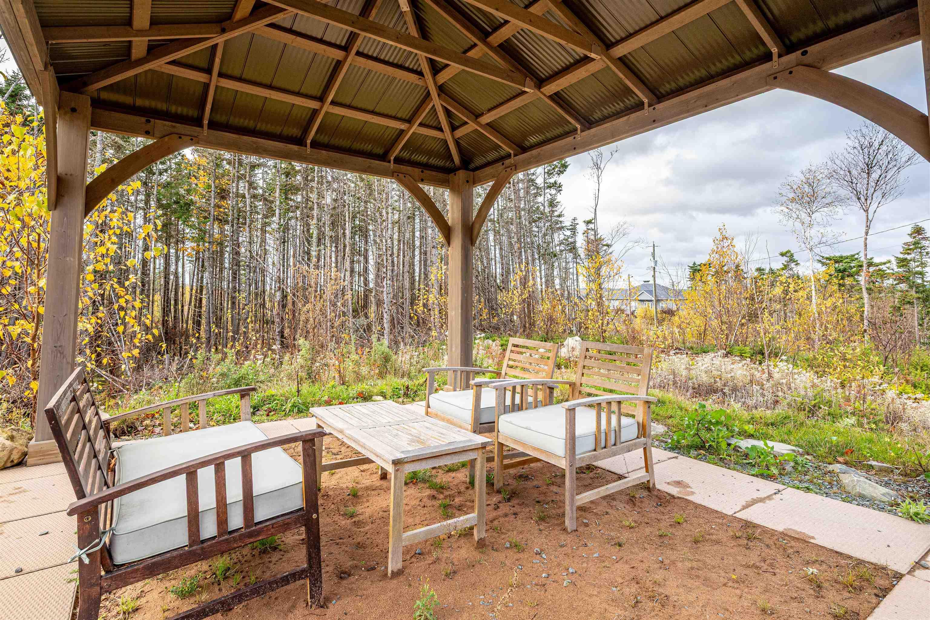 $559,000.00: 281 Heselton Drive, Ostrea Lake
