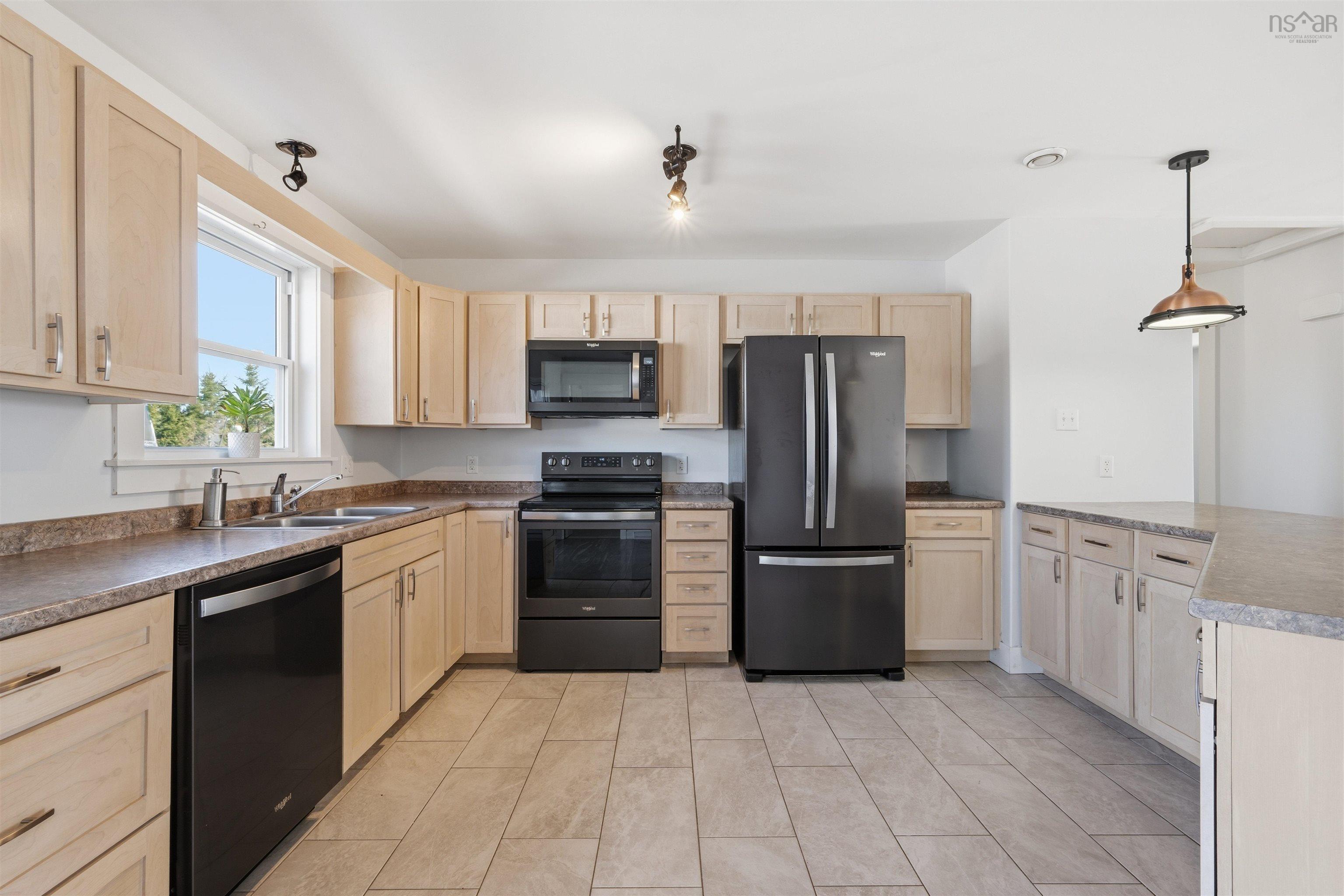 $559,000.00: 281 Heselton Drive, Ostrea Lake