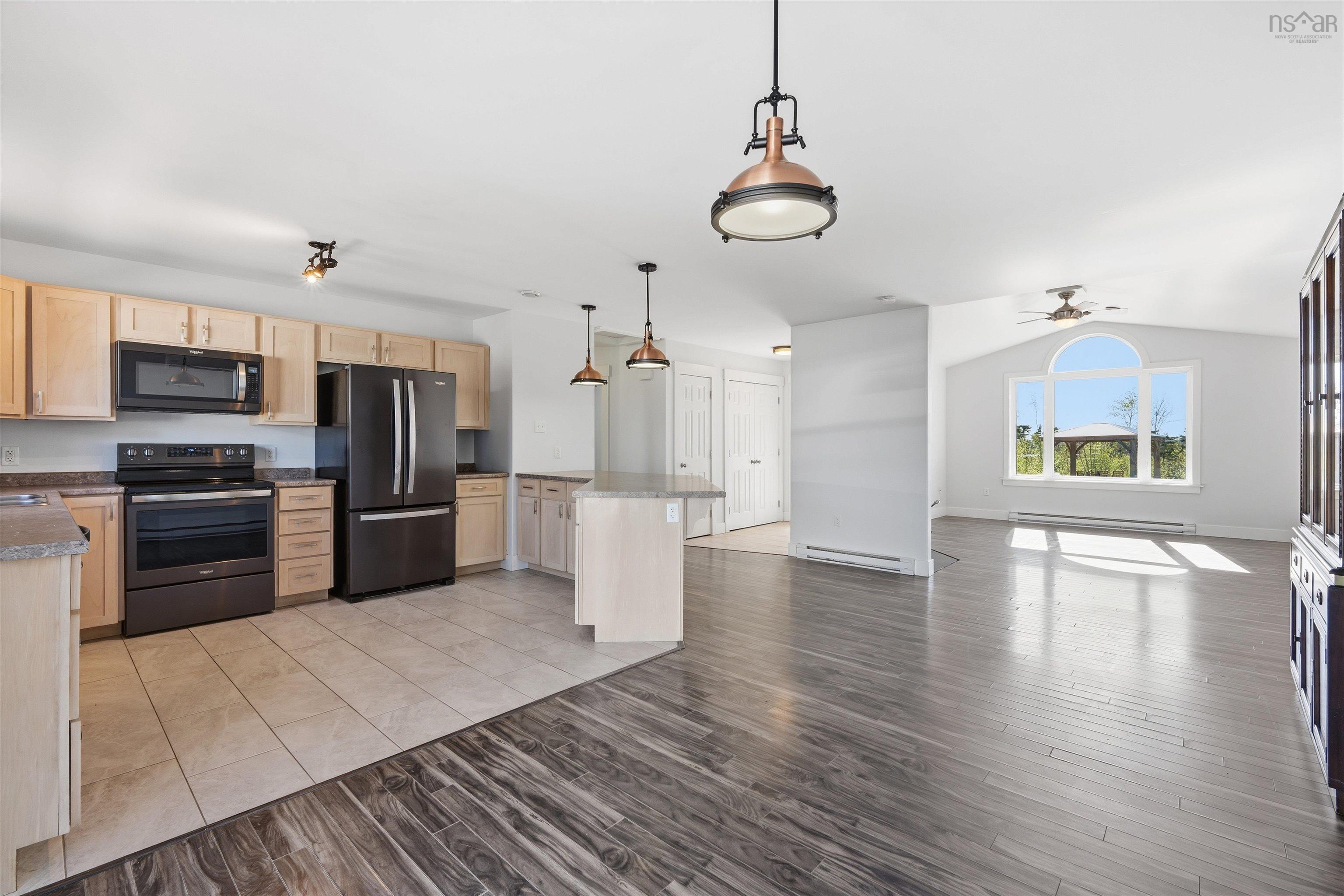 $559,000.00: 281 Heselton Drive, Ostrea Lake