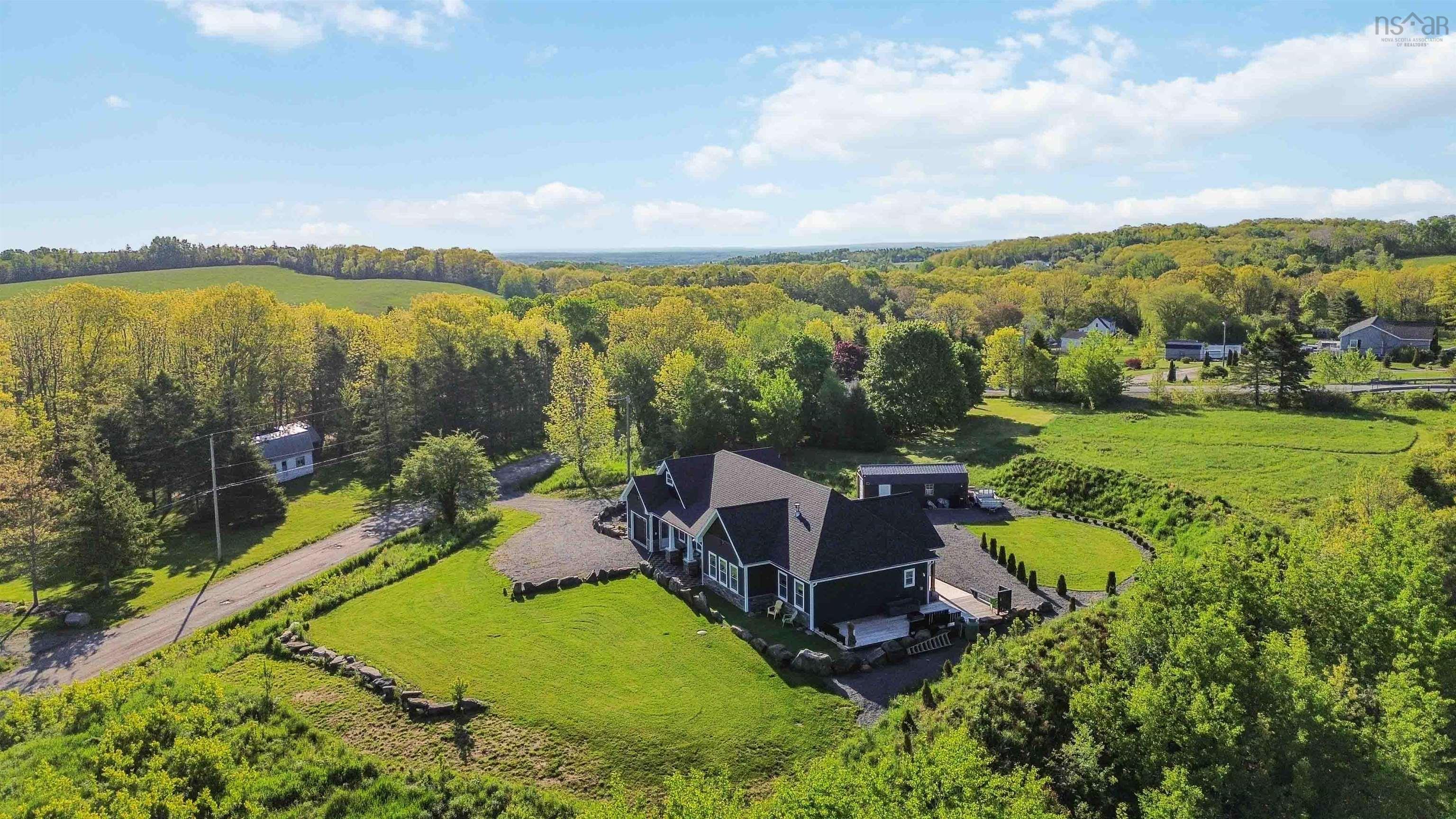 $945,000.00: 40 Old Oak Island Road, Lockhartville