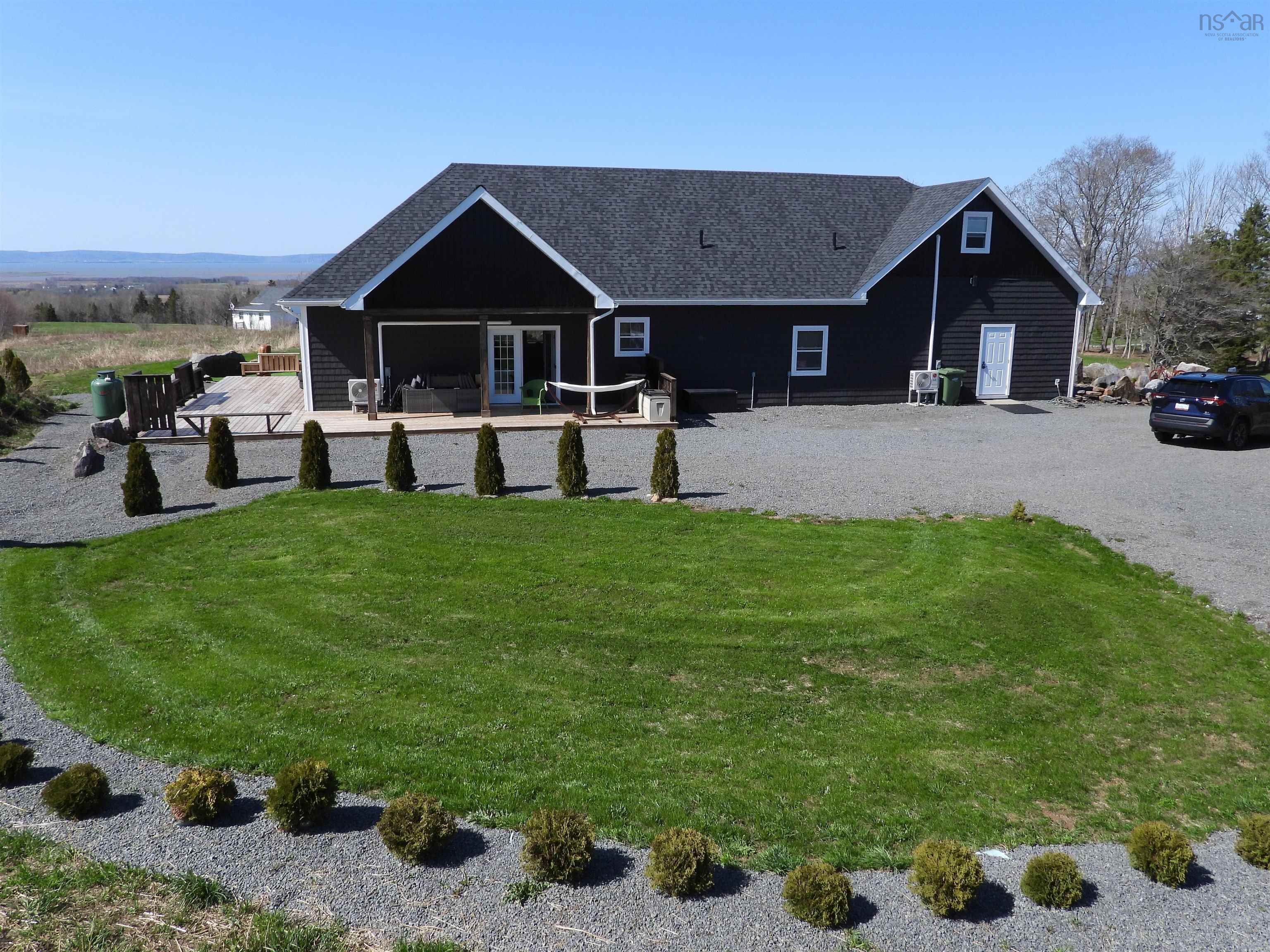 $945,000.00: 40 Old Oak Island Road, Lockhartville