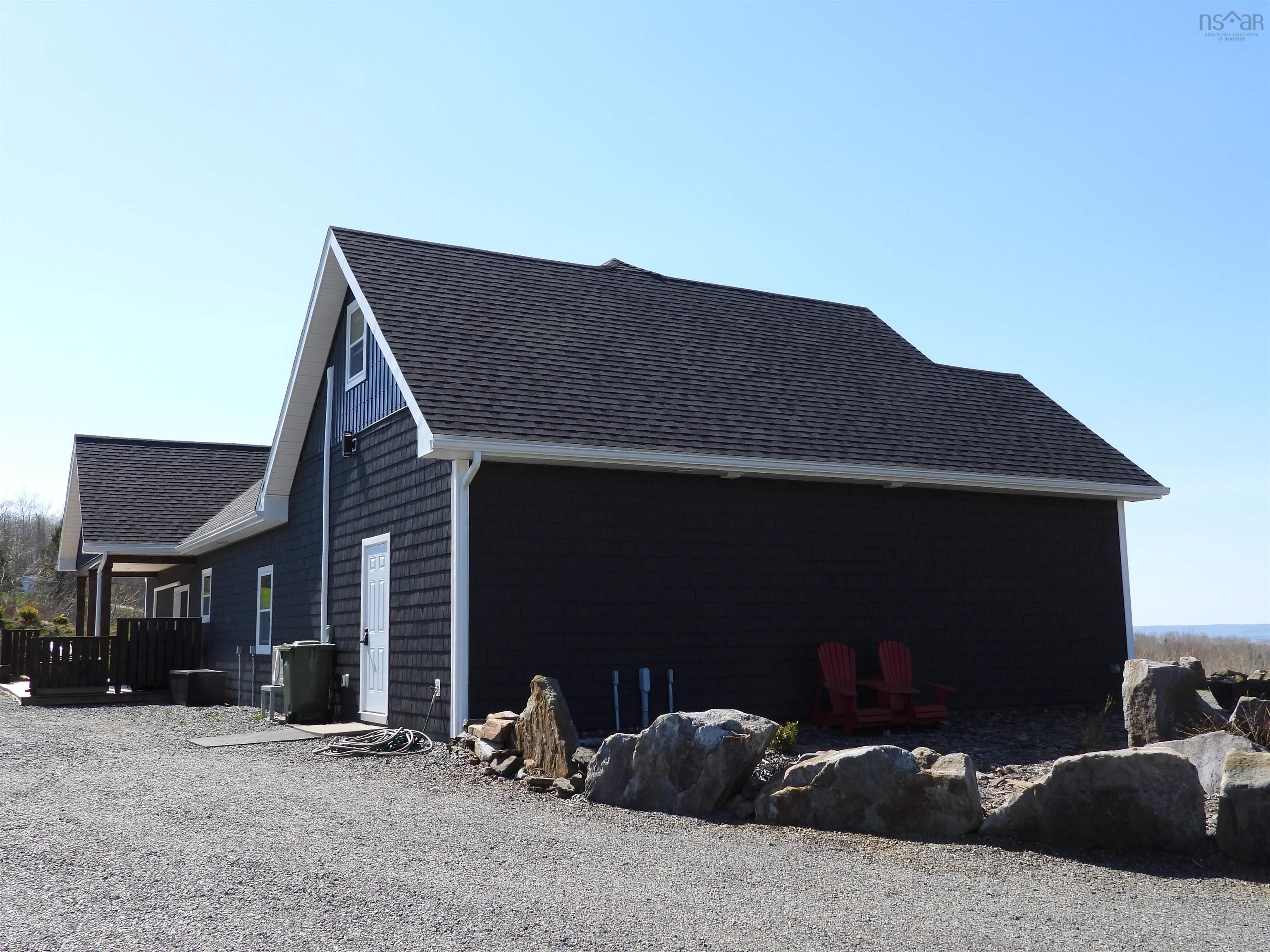 $945,000.00: 40 Old Oak Island Road, Lockhartville