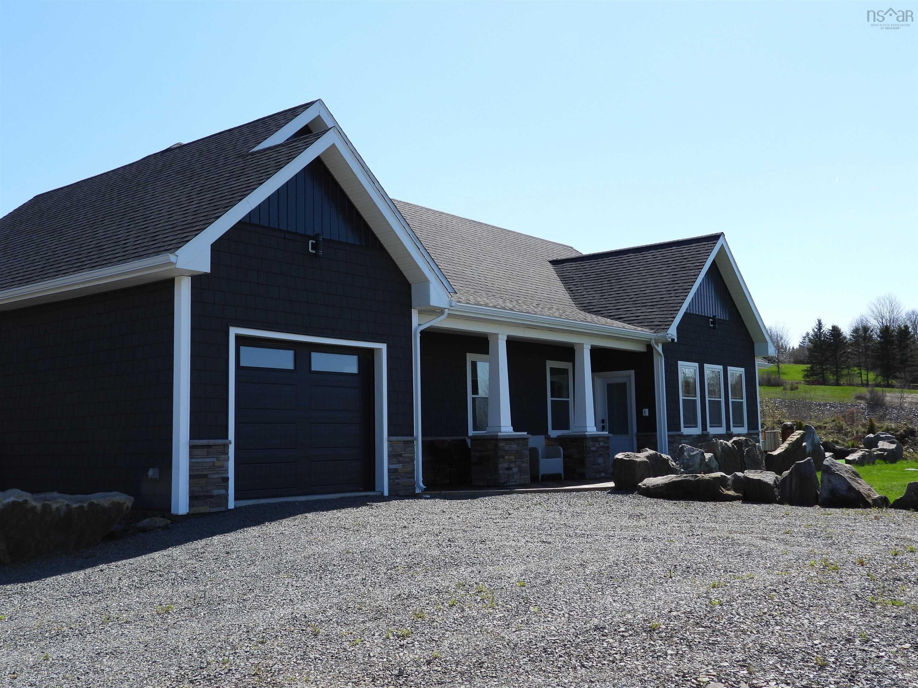 $945,000.00: 40 Old Oak Island Road, Lockhartville