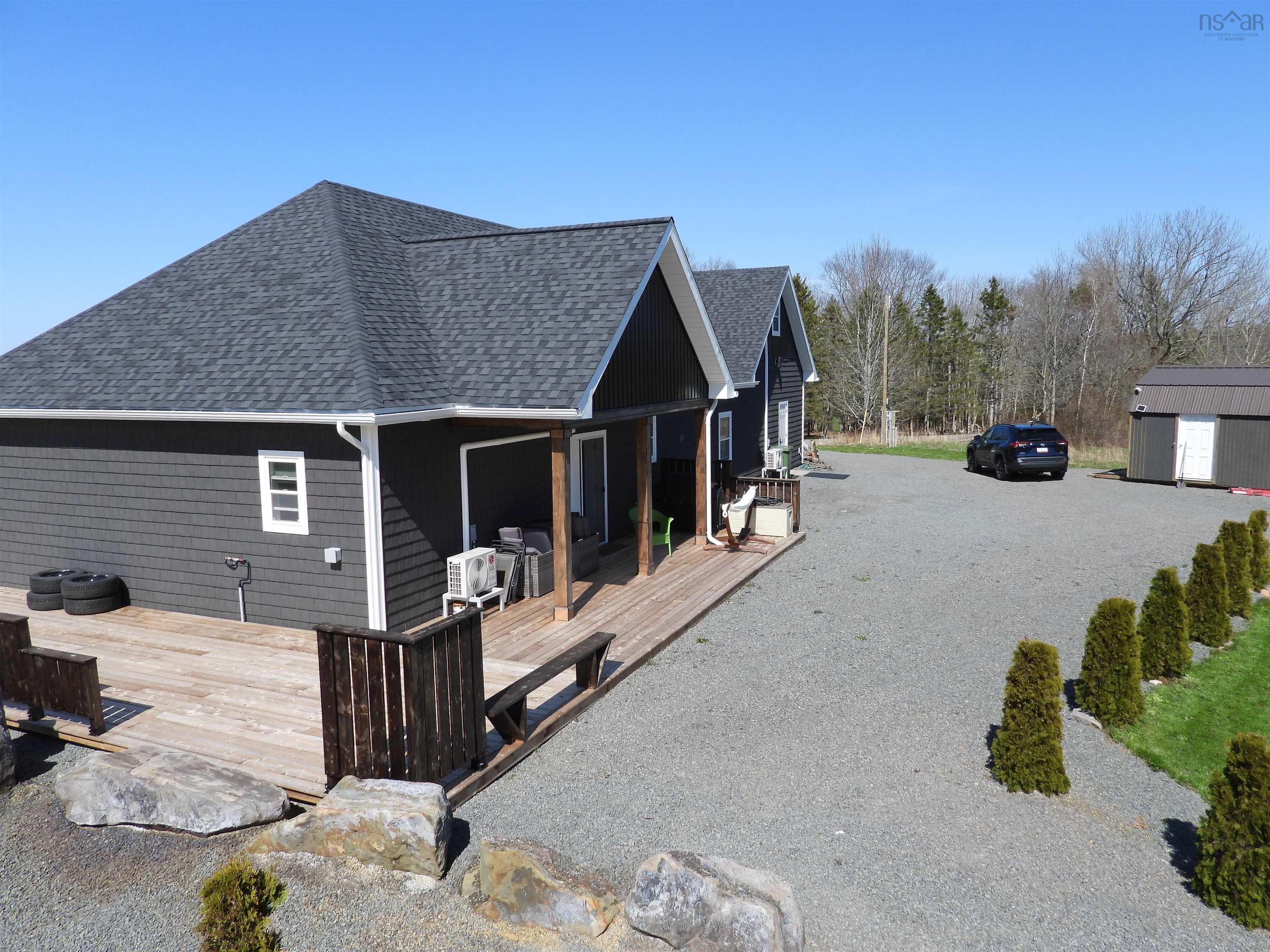 $945,000.00: 40 Old Oak Island Road, Lockhartville