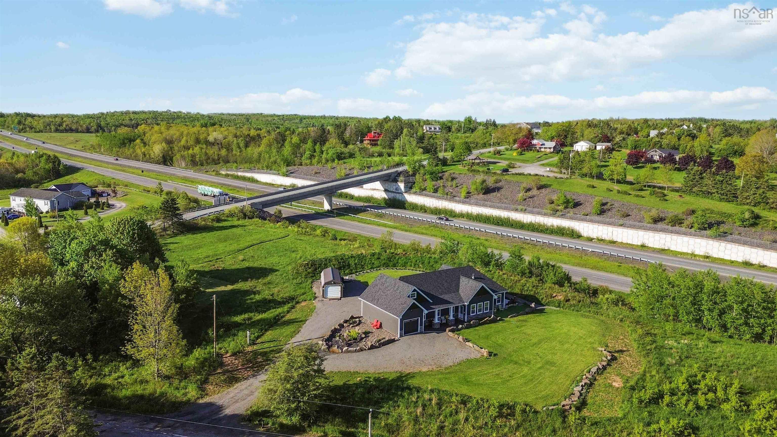 $945,000.00: 40 Old Oak Island Road, Lockhartville