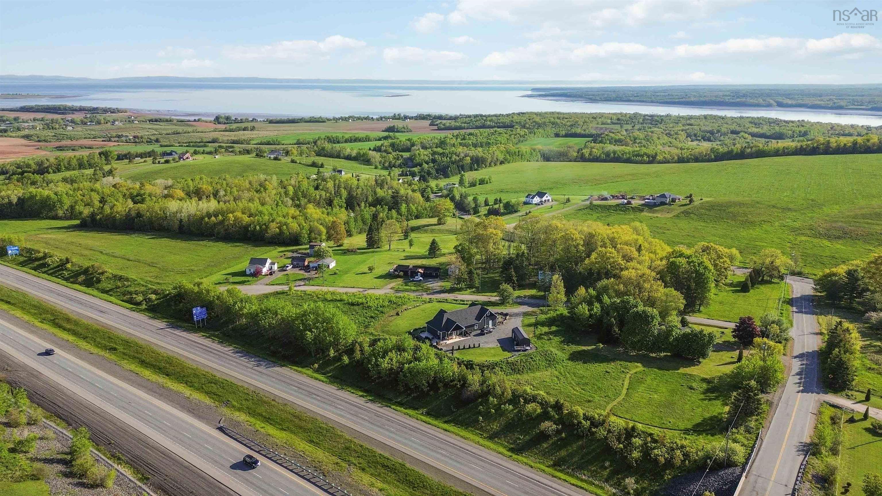 $945,000.00: 40 Old Oak Island Road, Lockhartville