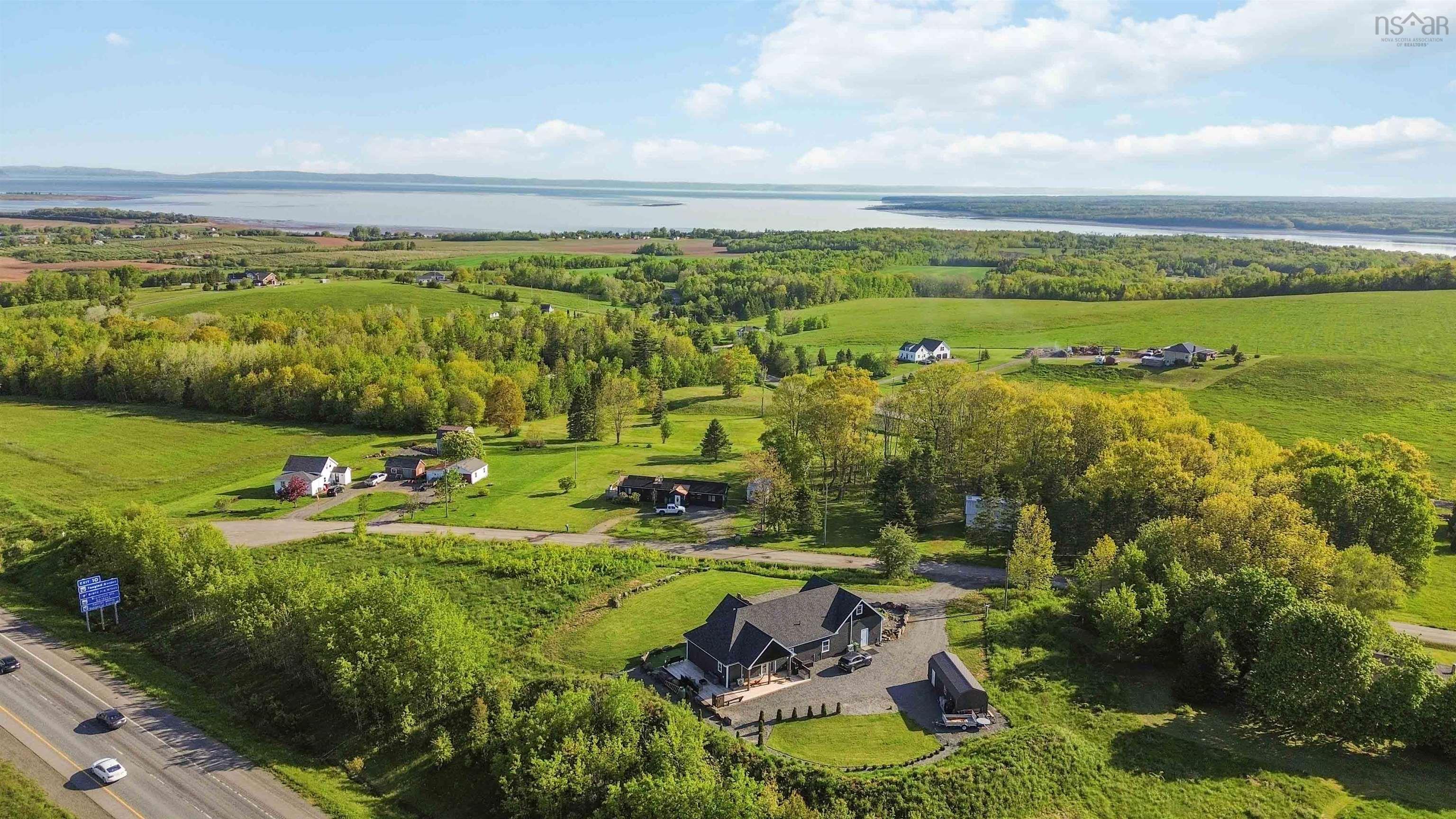 $945,000.00: 40 Old Oak Island Road, Lockhartville