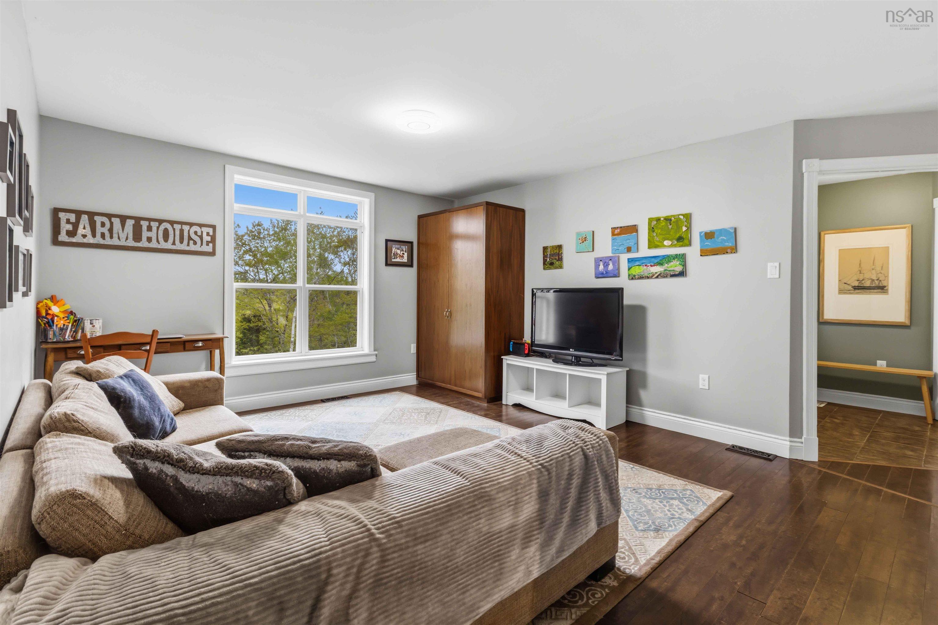 $649,900.00: 100 Clayton Drive, Hubbards