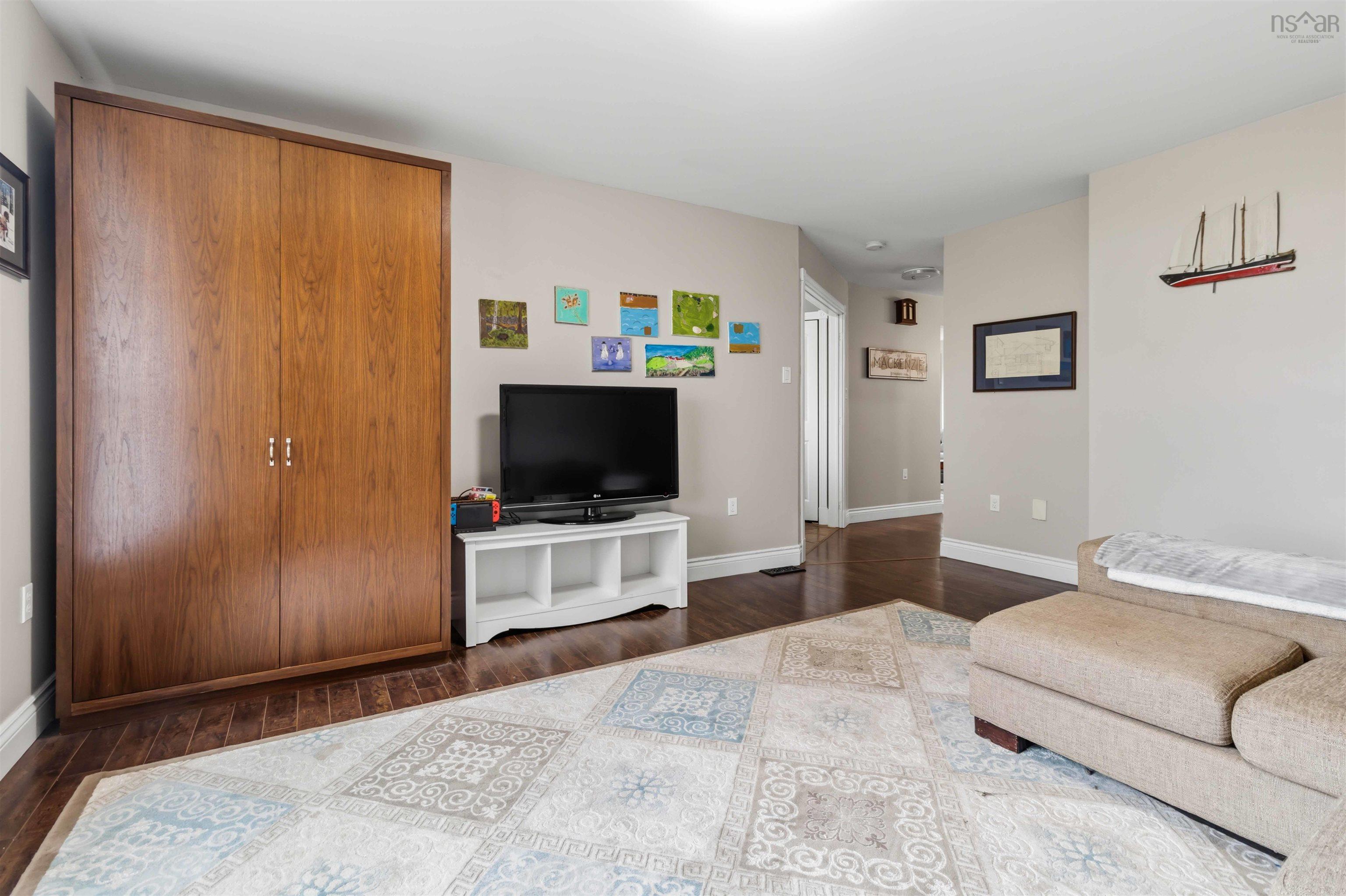 $649,900.00: 100 Clayton Drive, Hubbards