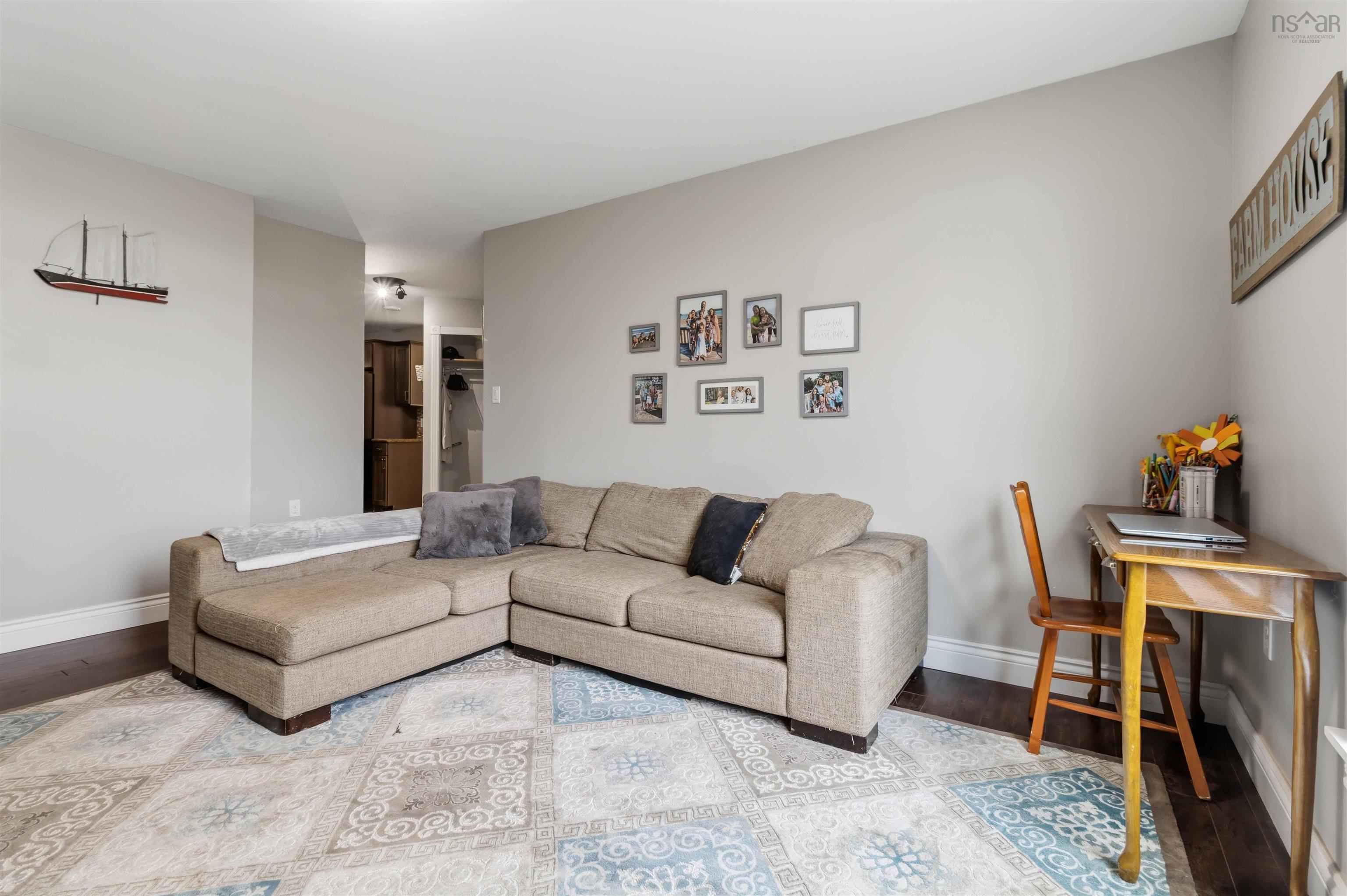 $649,900.00: 100 Clayton Drive, Hubbards