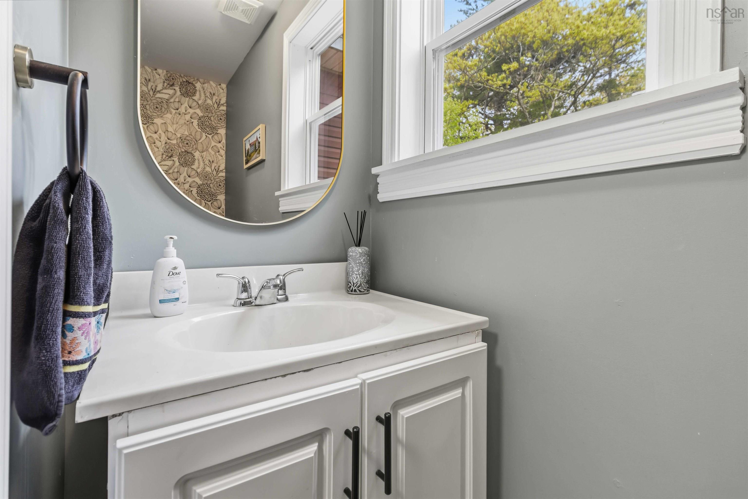 $649,900.00: 100 Clayton Drive, Hubbards