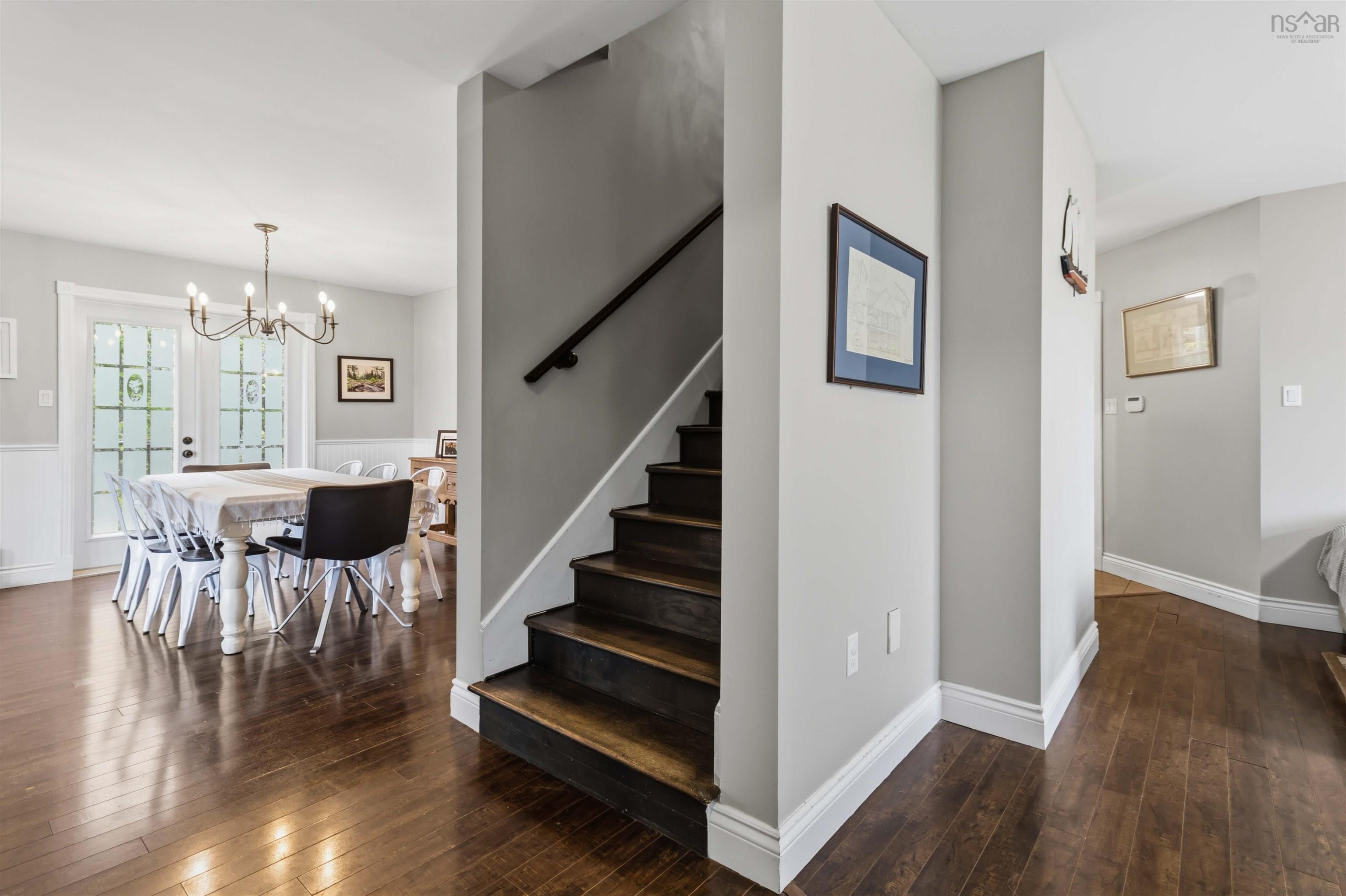 $649,900.00: 100 Clayton Drive, Hubbards