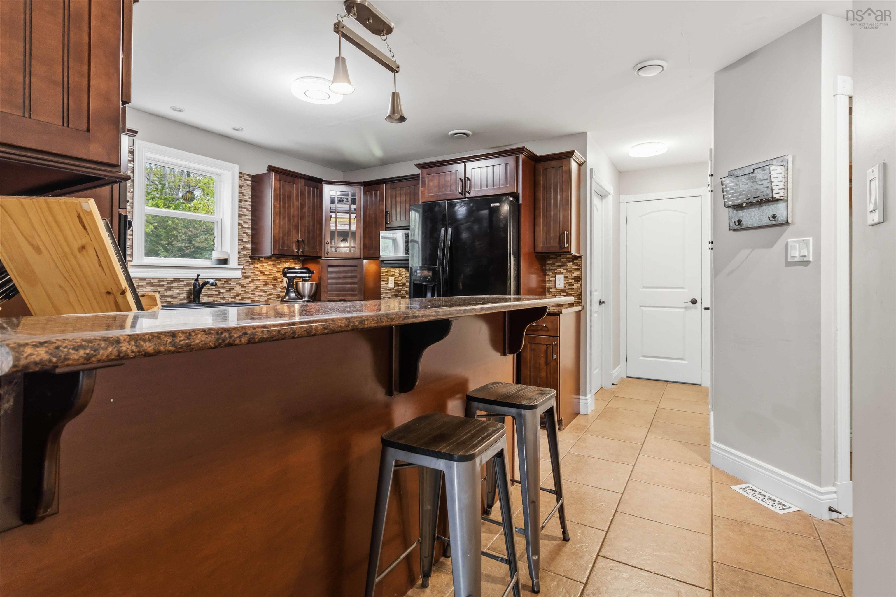$649,900.00: 100 Clayton Drive, Hubbards