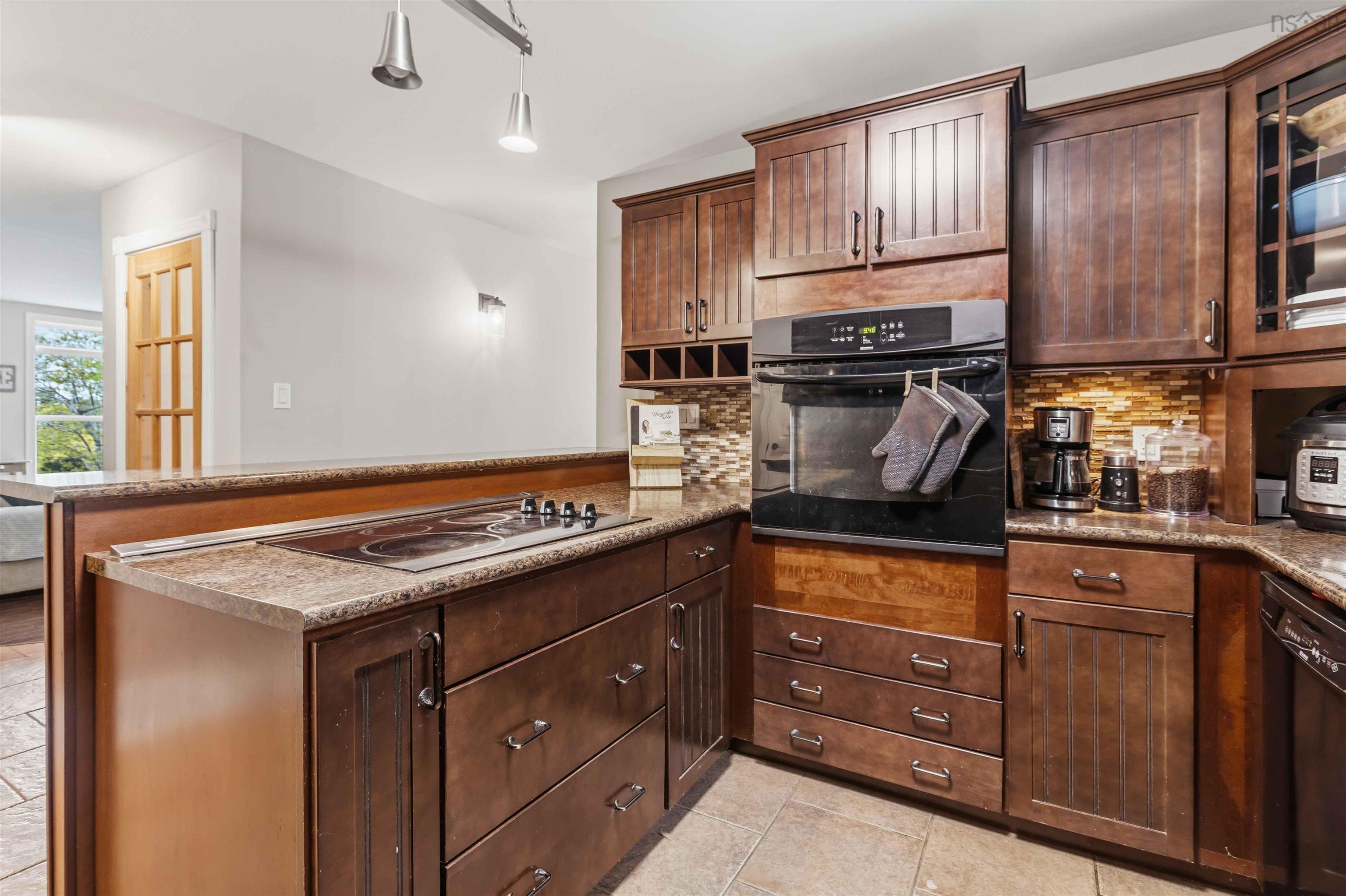 $649,900.00: 100 Clayton Drive, Hubbards