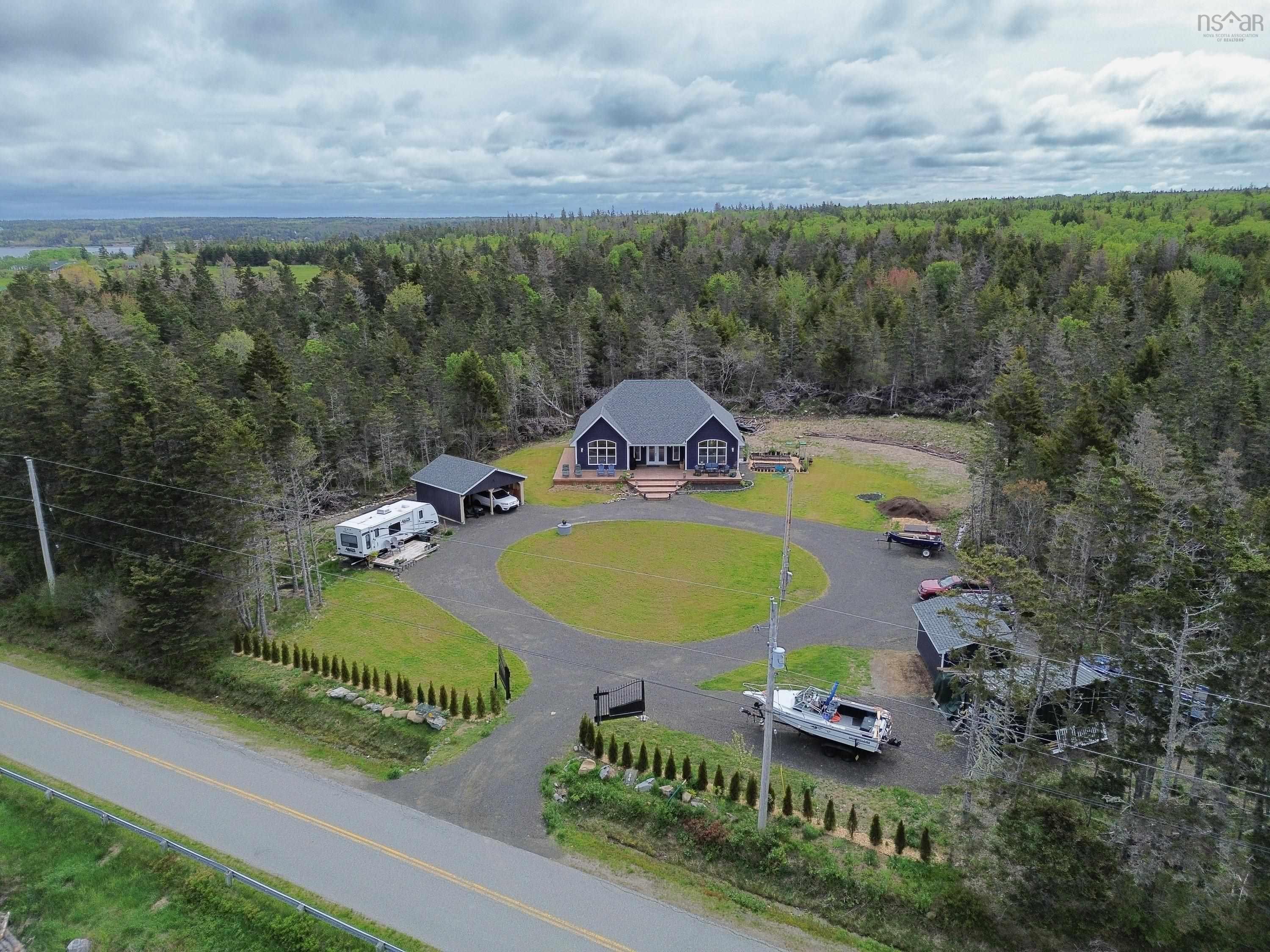 $739,900.00: 684 Riverside Road, New Edinburgh
