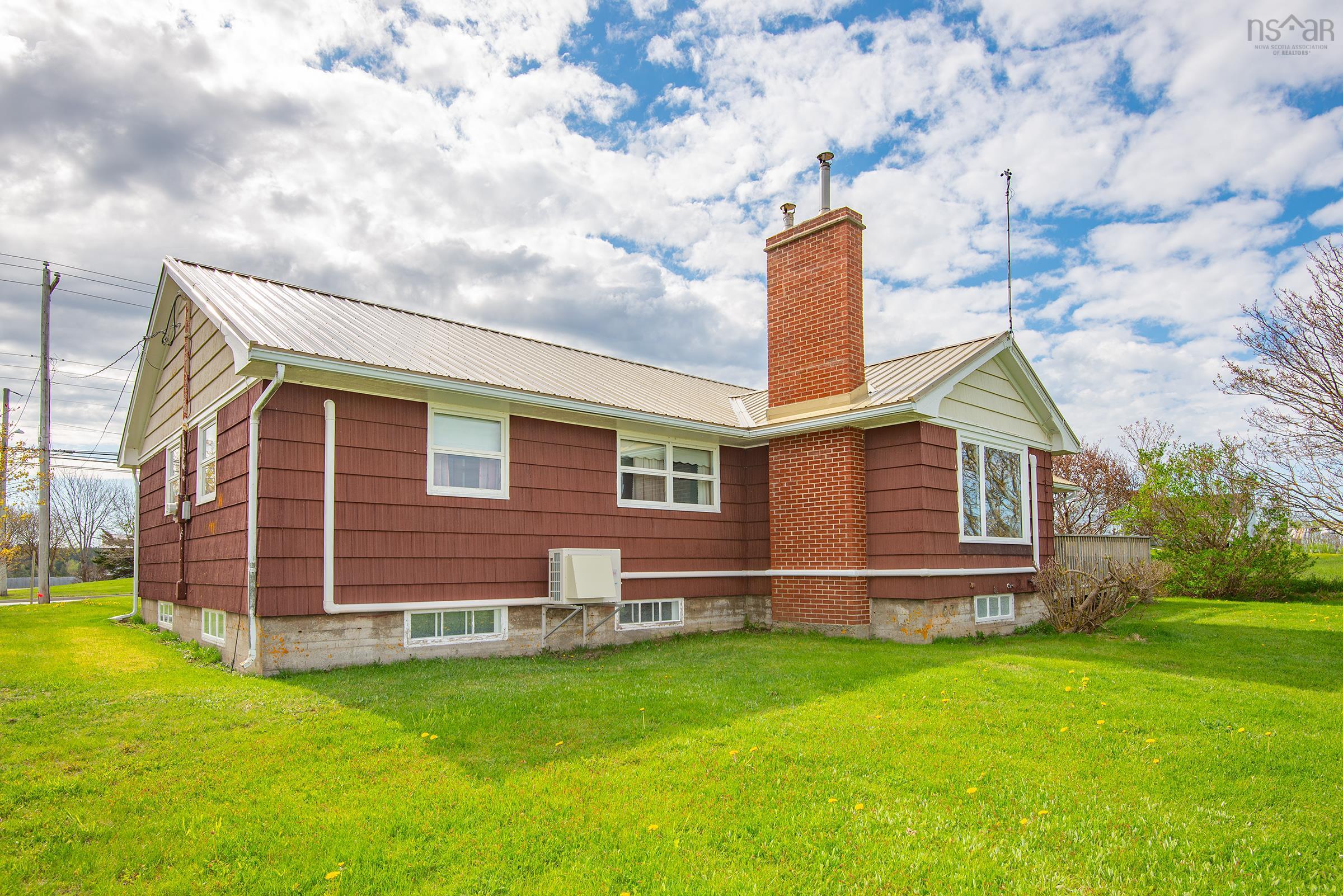$395,000.00: 9735 Highway 1, Lower Saulnierville