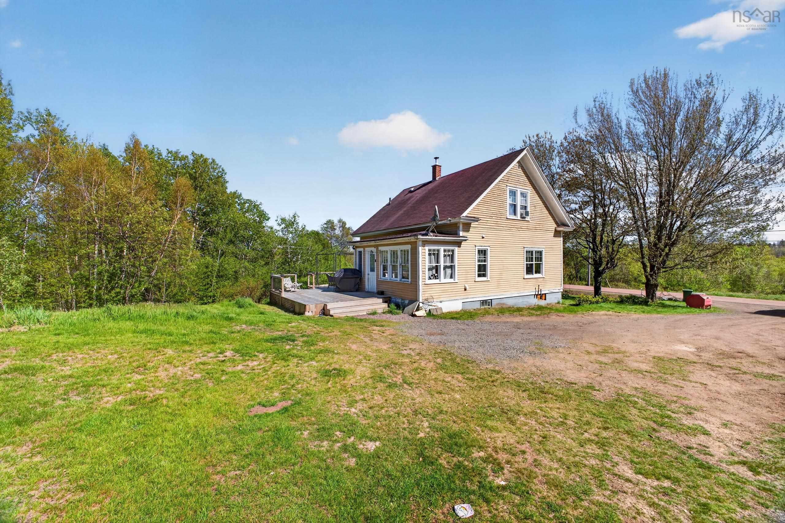 $317,900.00: 16364 Highway 2, Springhill Junction