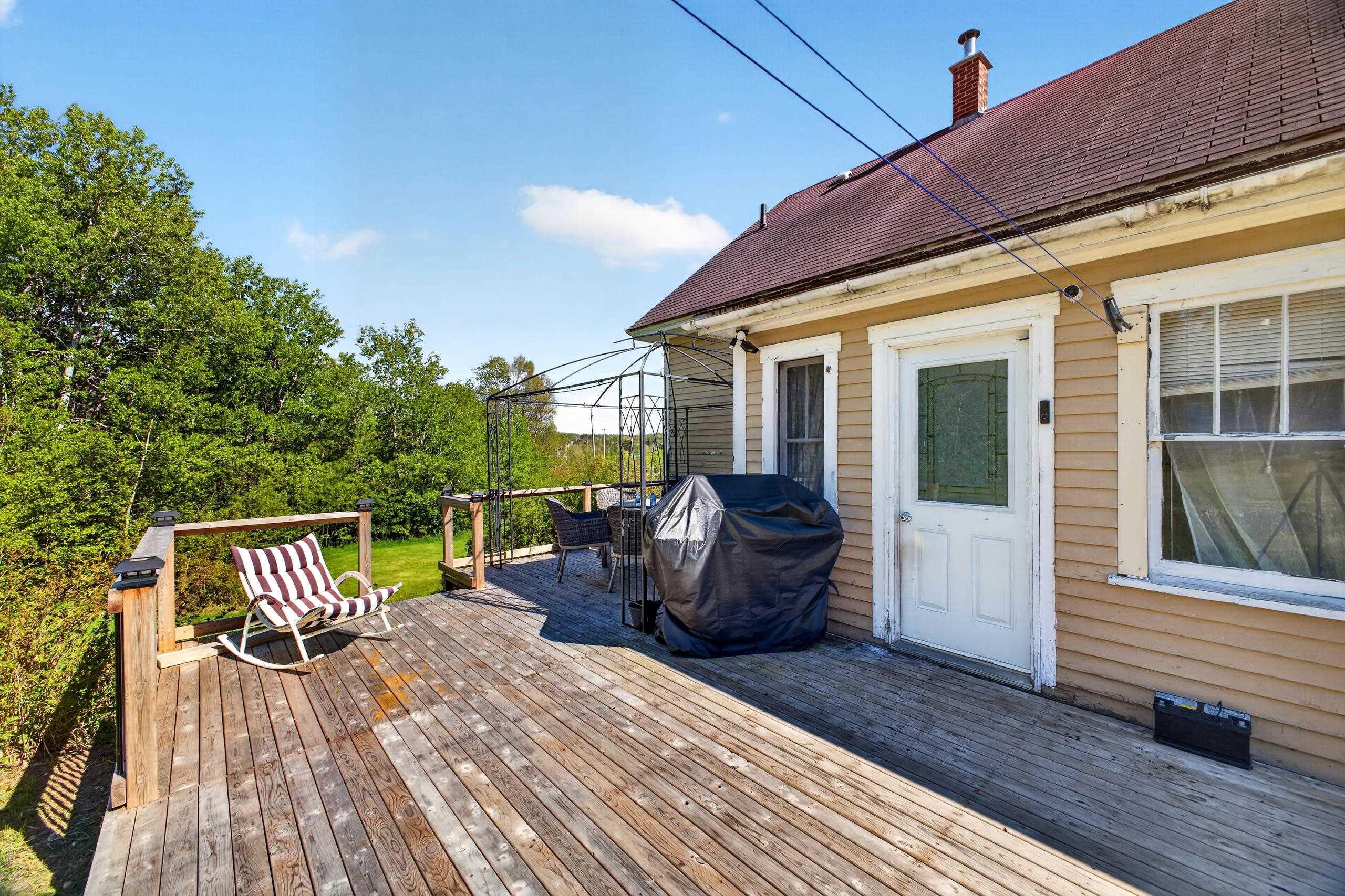 $317,900.00: 16364 Highway 2, Springhill Junction