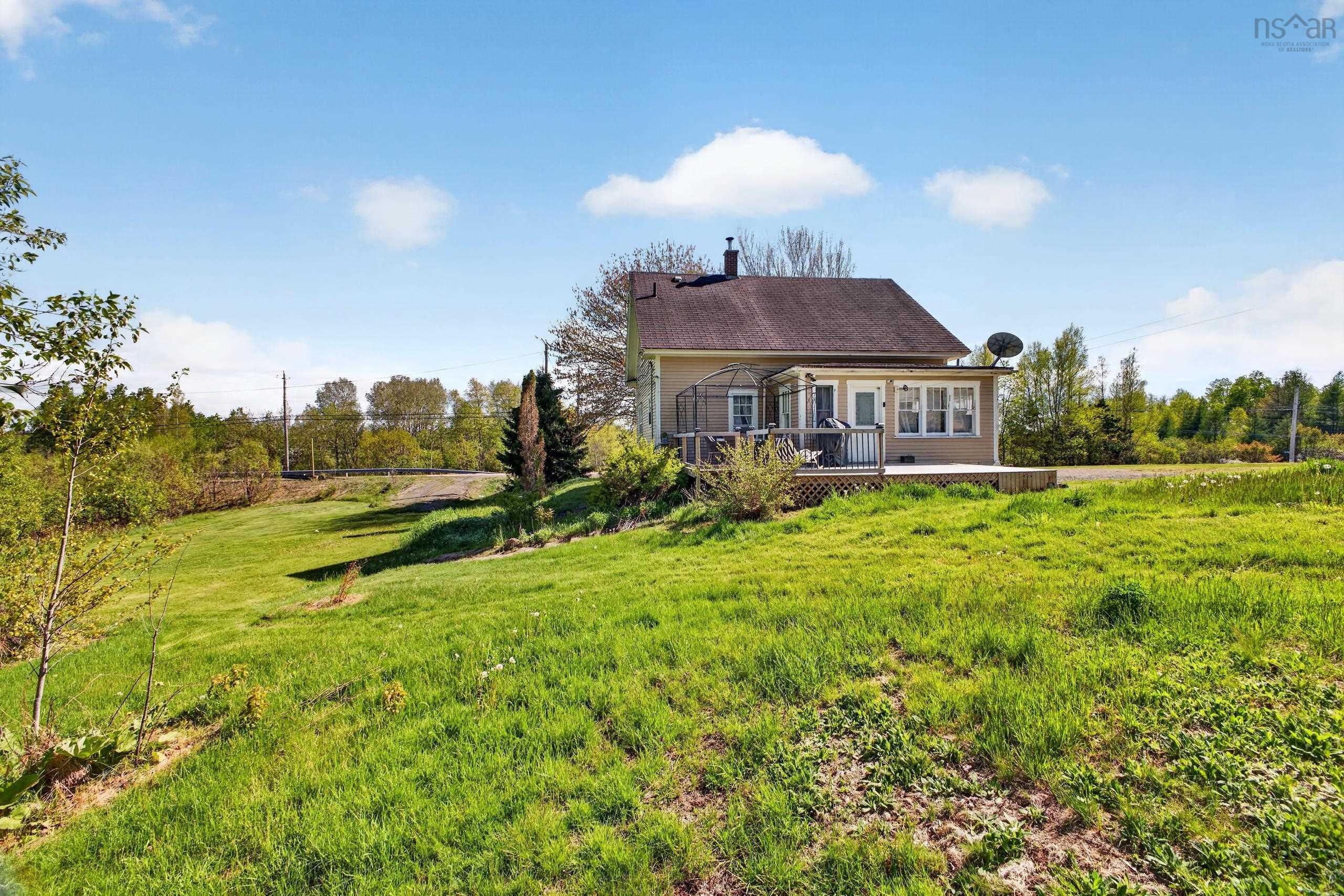 $317,900.00: 16364 Highway 2, Springhill Junction