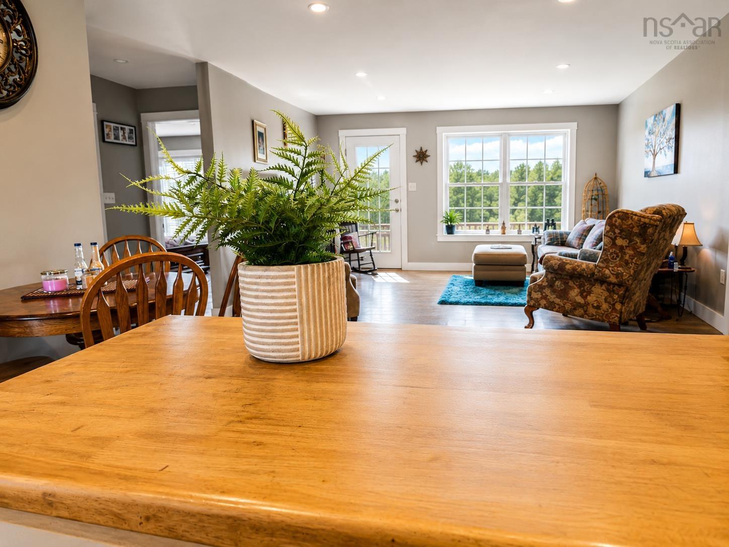 $650,000.00: 1874 Brow Of Mountain Road W, Viewmount