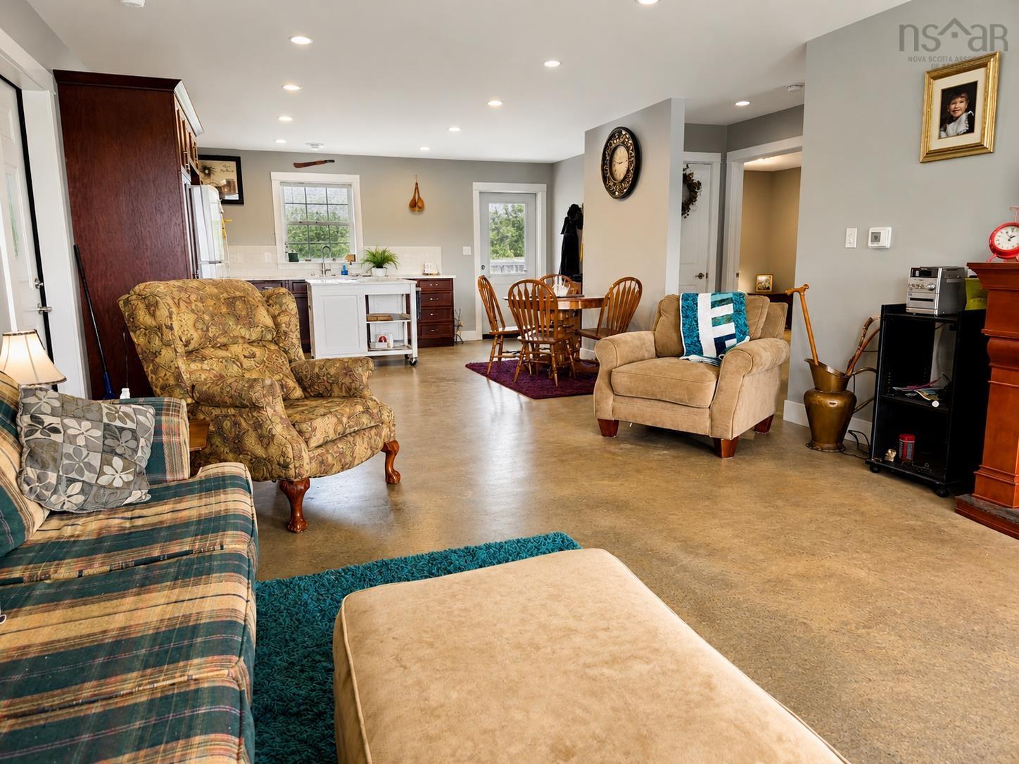 $650,000.00: 1874 Brow Of Mountain Road W, Viewmount