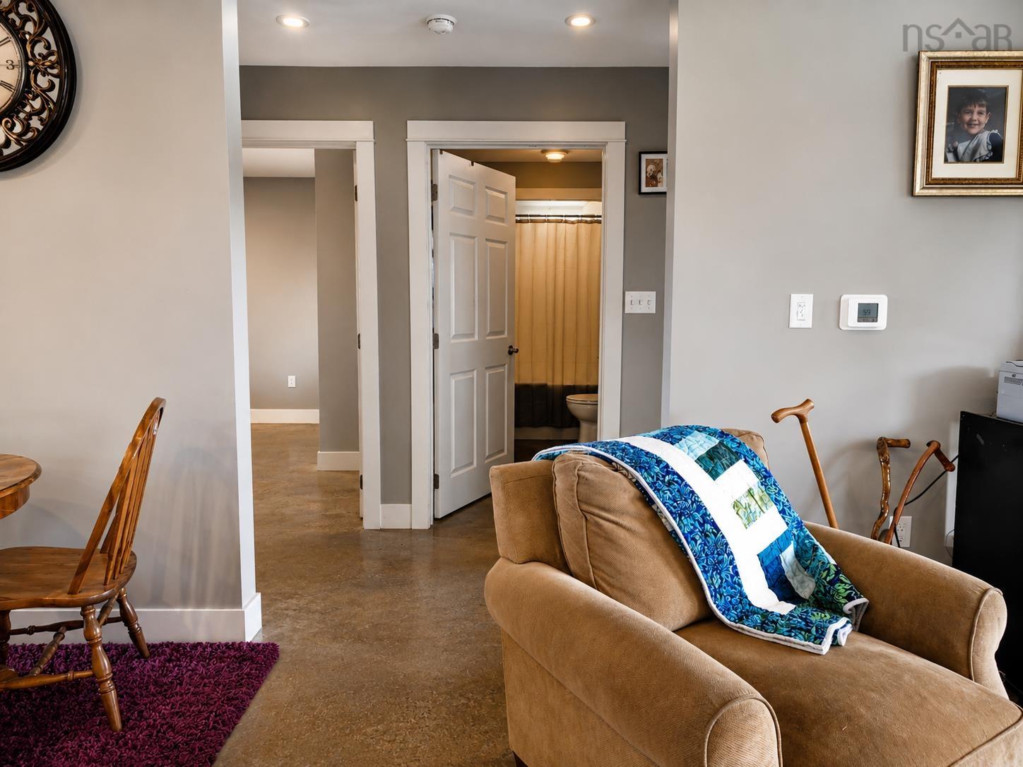 $650,000.00: 1874 Brow Of Mountain Road W, Viewmount