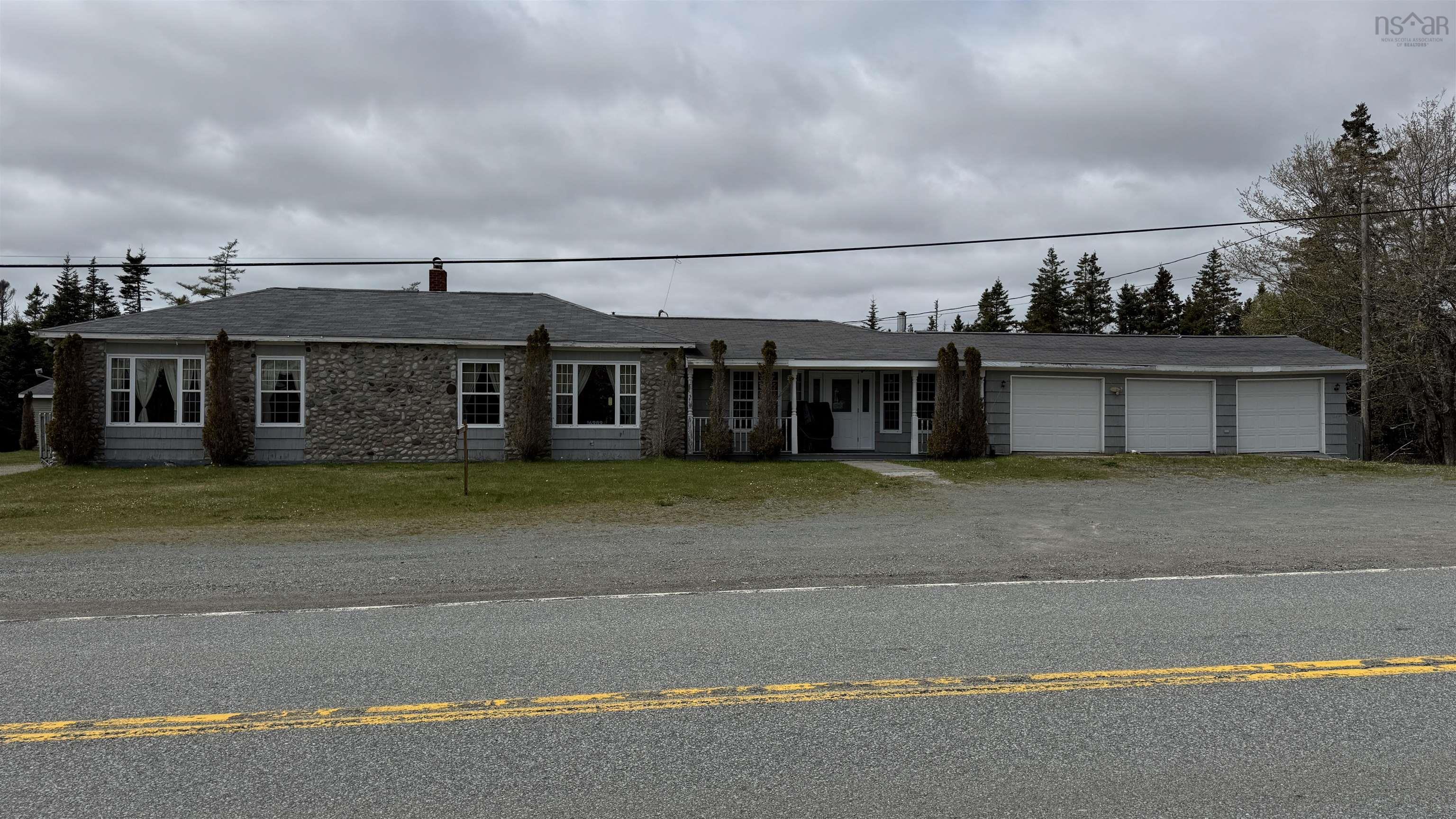 $375,000.00: 16989 Highway 7, Pleasant Harbour