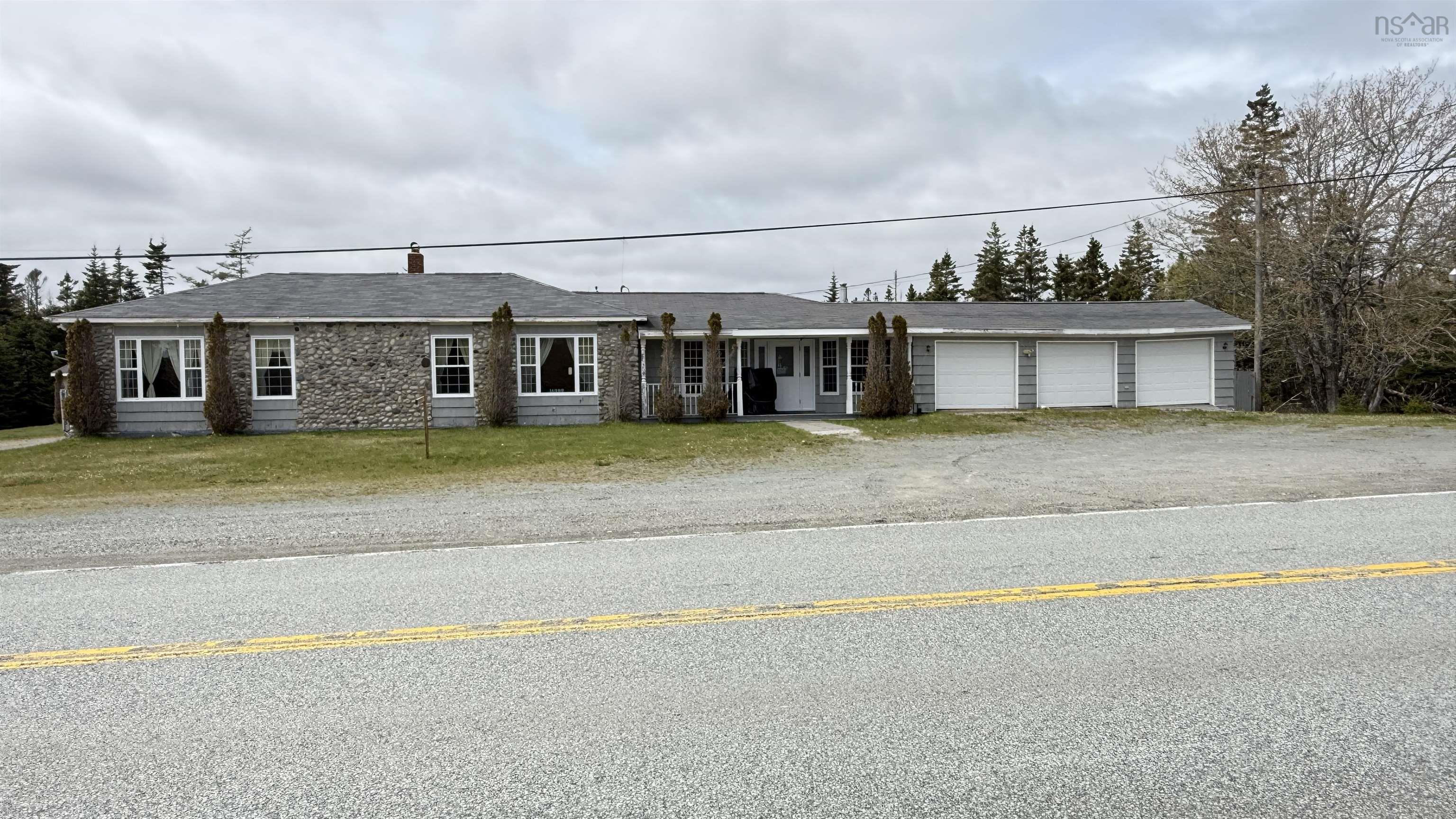$375,000.00: 16989 Highway 7, Pleasant Harbour