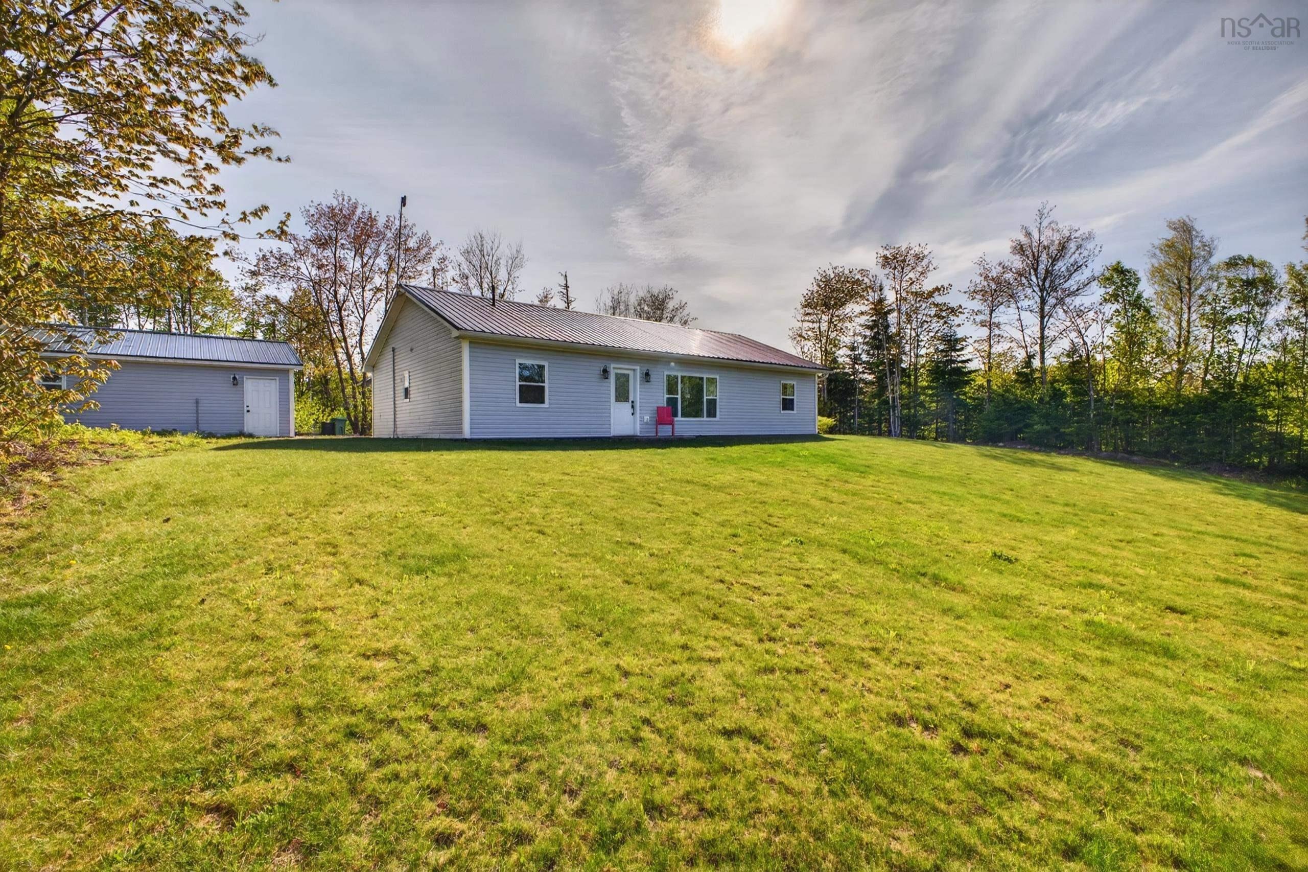 $425,000.00: 15 Coppergate Drive, Greenfield