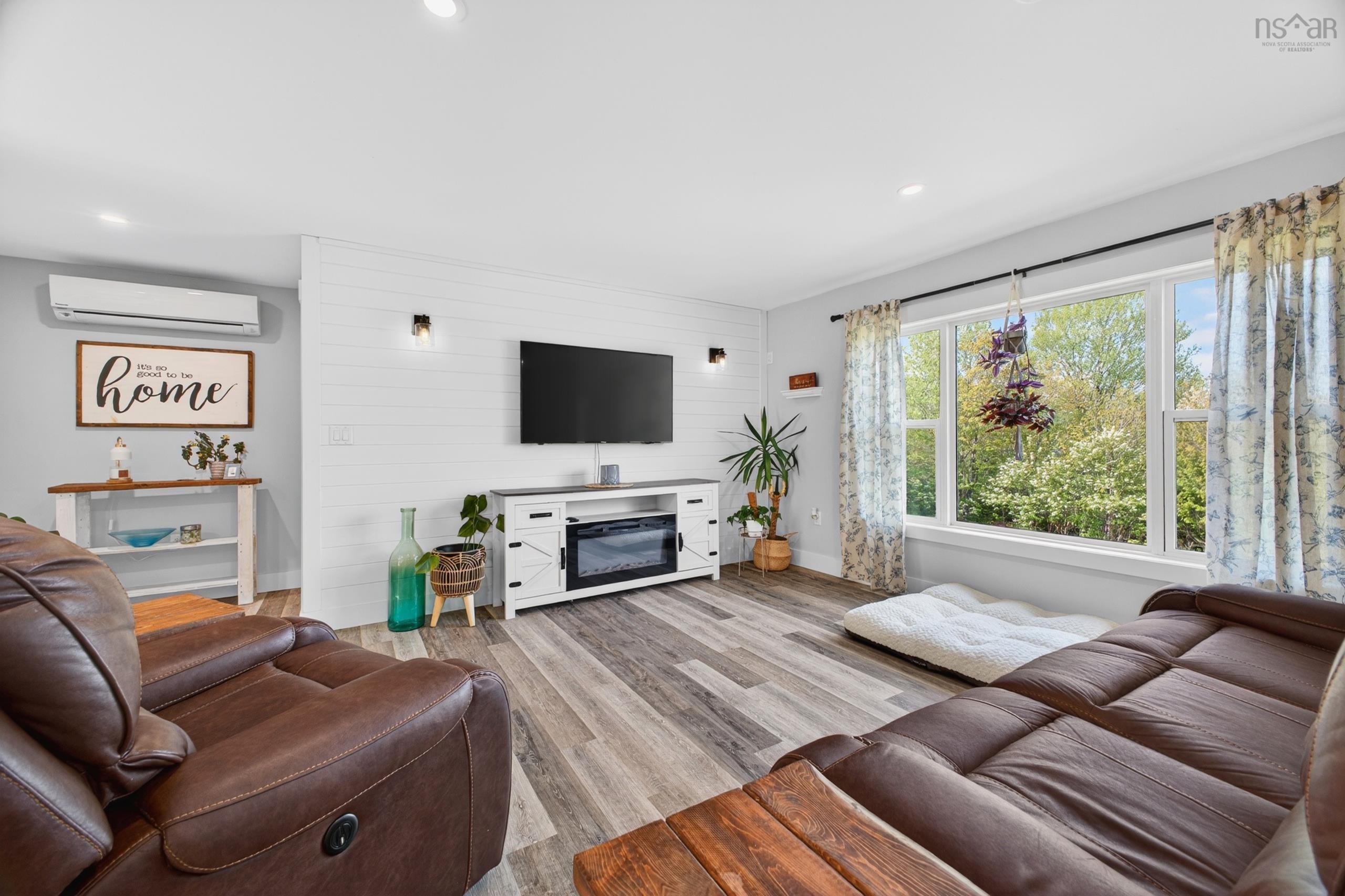 $425,000.00: 15 Coppergate Drive, Greenfield