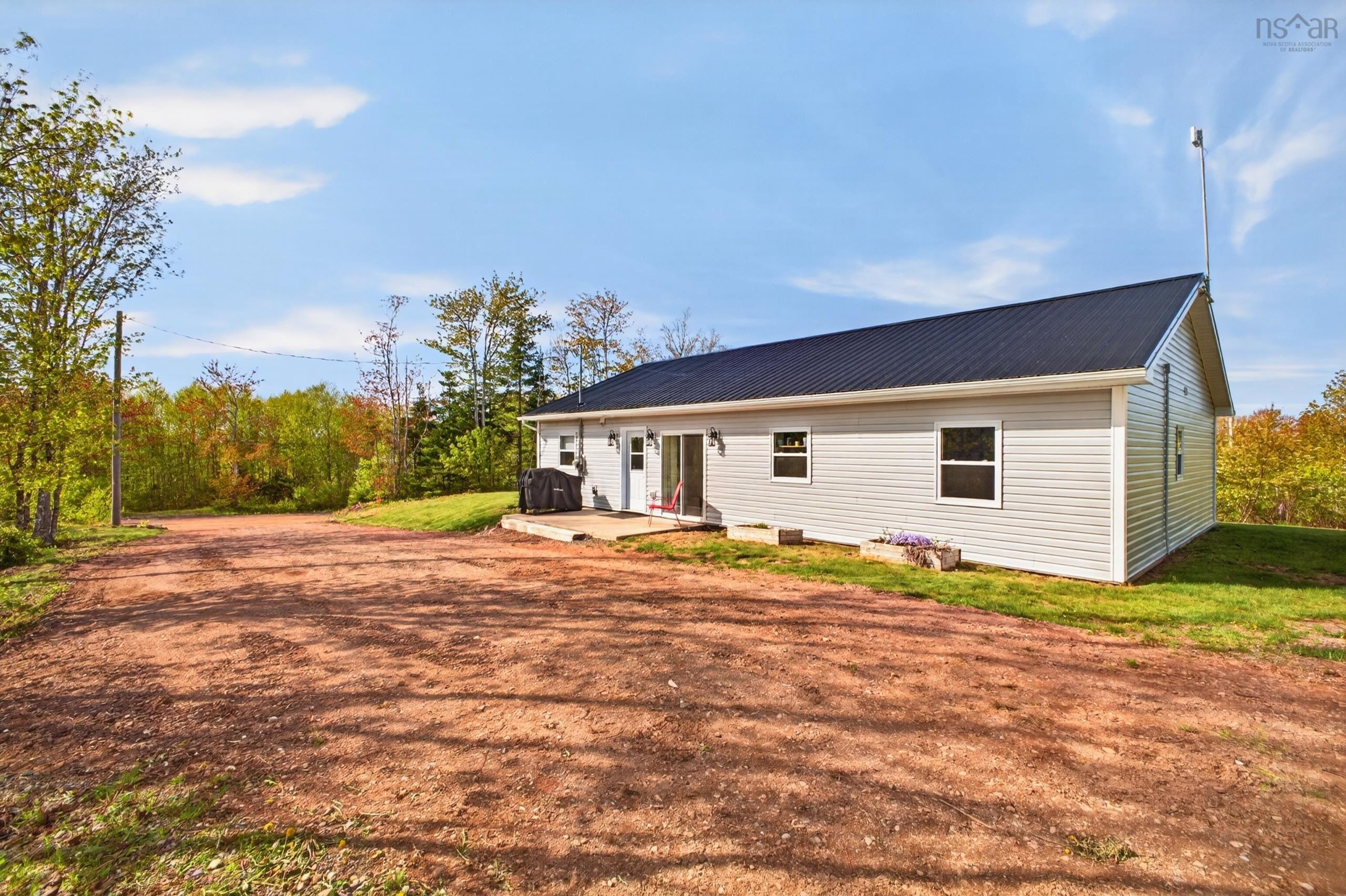 $425,000.00: 15 Coppergate Drive, Greenfield